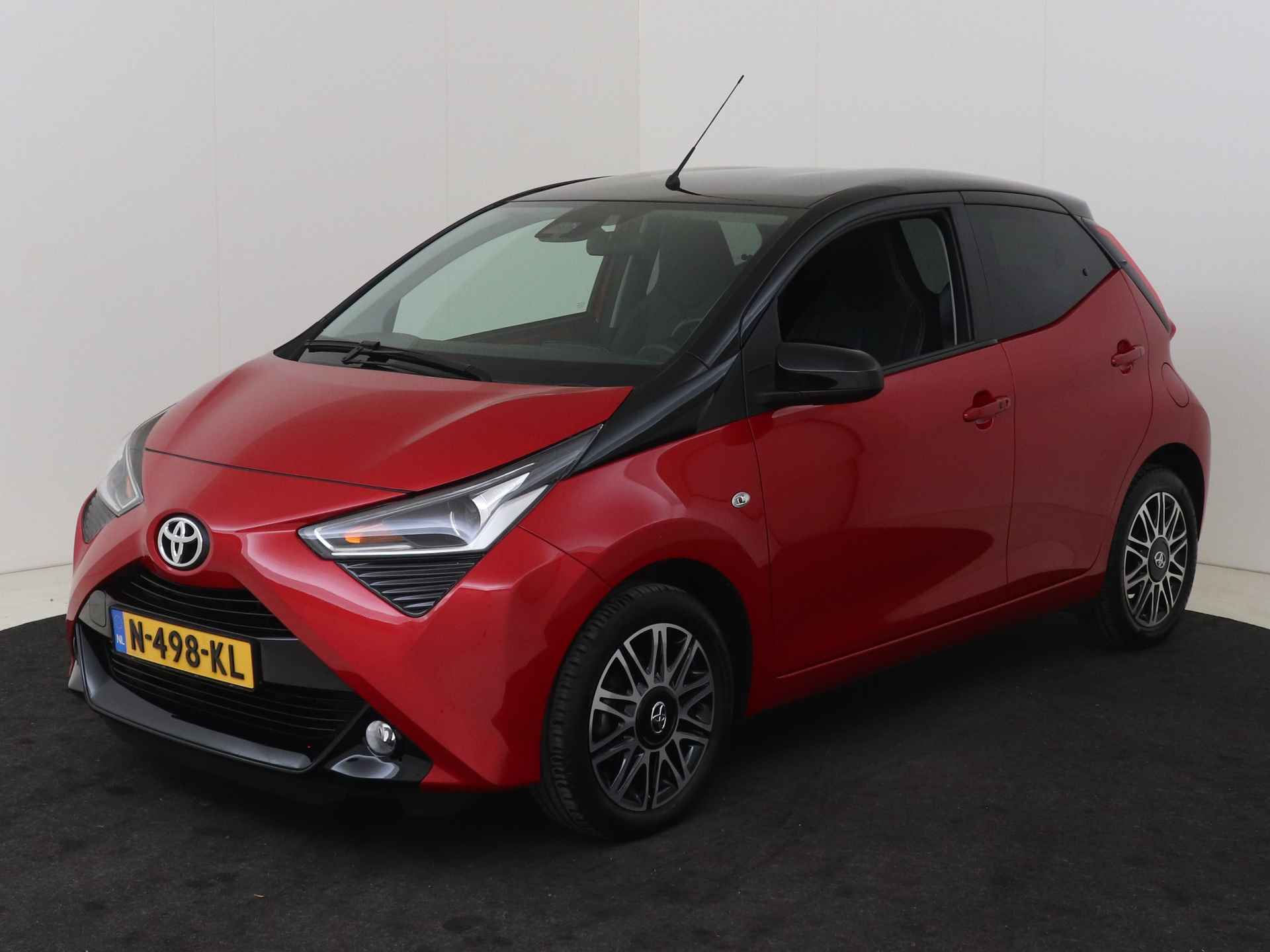 Toyota Aygo 1.0 VVT-i x-clusiv I Safety Sense | Apple Carplay/Android Auto I Climate Control I Camera I LM Velgen I USB I 1e Eigenaar I Lederen bekleding I - 27/46