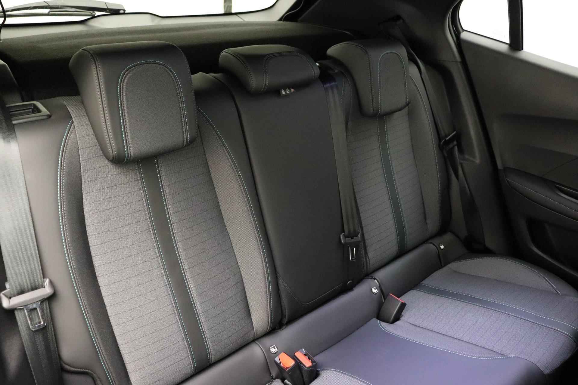 Peugeot 2008 1.2 PureTech Allure Pack | 3D Cockpit | Cruise control | Apple Carplay / Android Auto | - 15/31