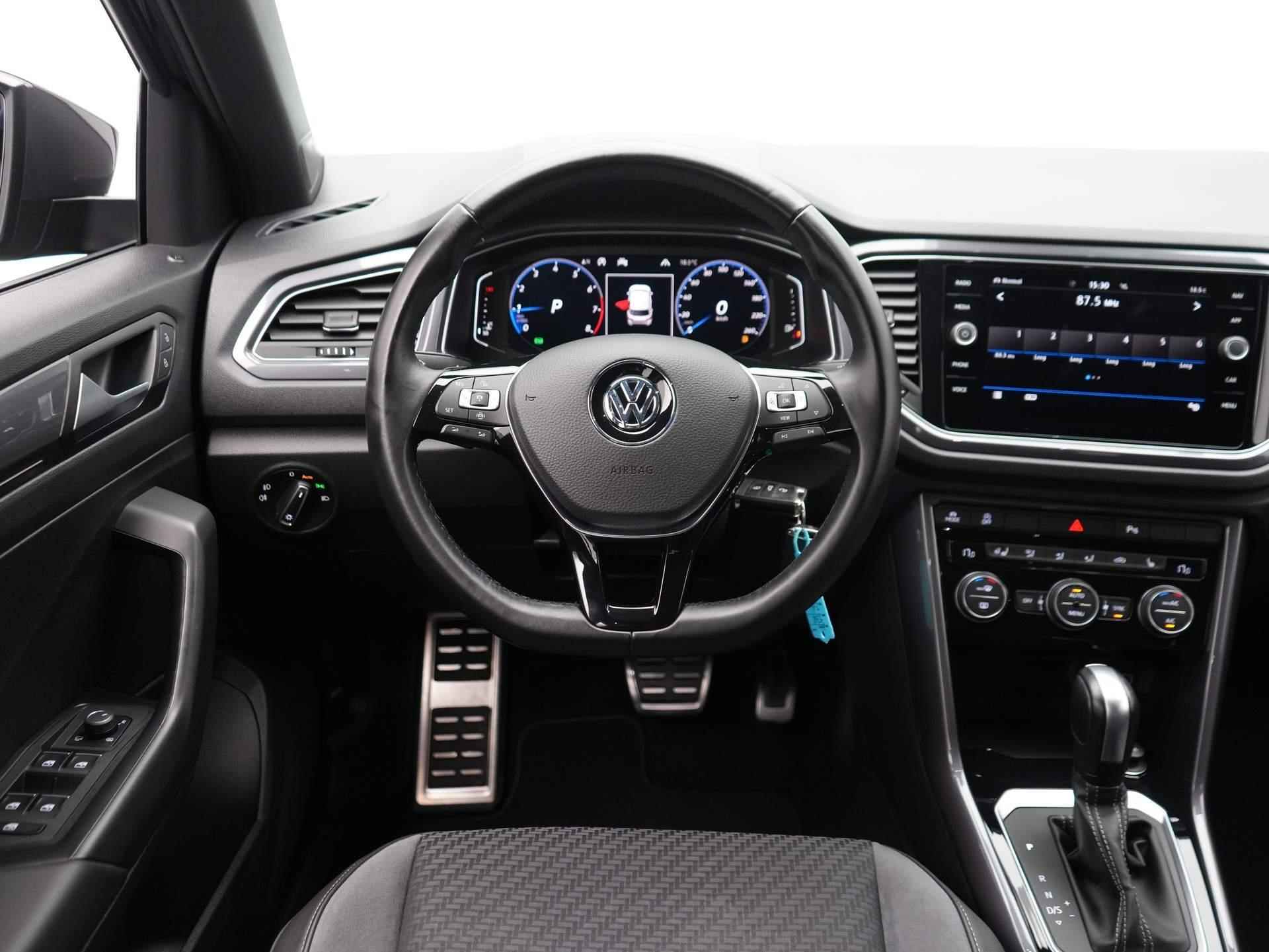 Volkswagen T-Roc 1.5 TSI Sport Business R Panoramadak / Stoelverwarming / R-Line / Navigatie - 13/50