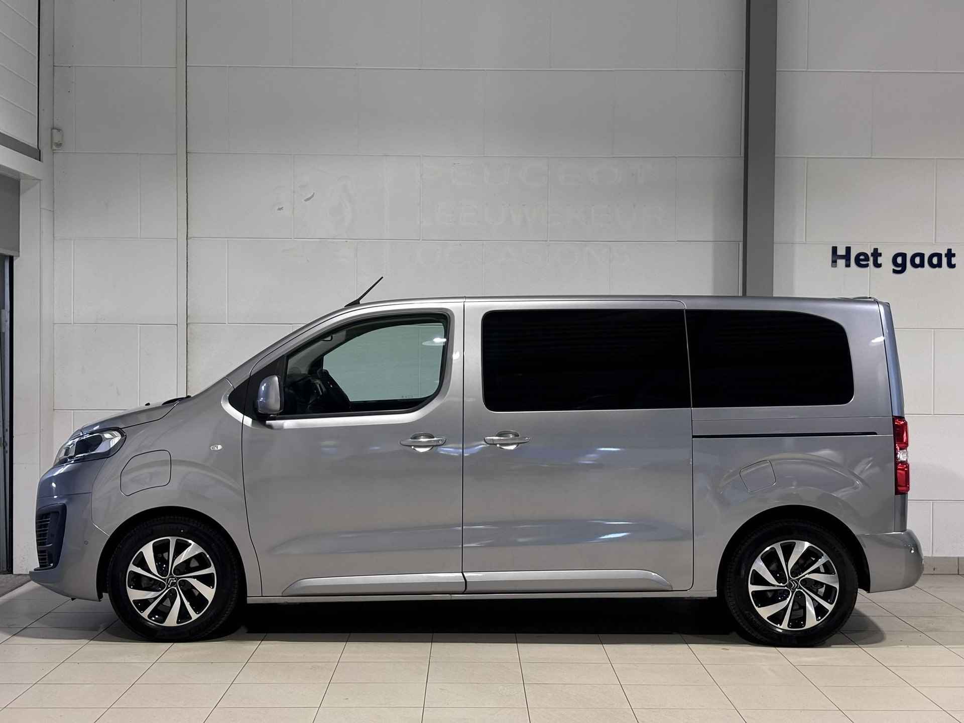 Peugeot e-Traveller Expert M L2 Shine Pack EV 50kWh 136pk AUTOMAAT | 8-PERSOONS | PANODAK | NAVI | XENON | LEDER | KEYLESS | CAMERA | HANDSFREE SCHUIFDEUREN | LM-VELGEN | CLIMA - 10/80