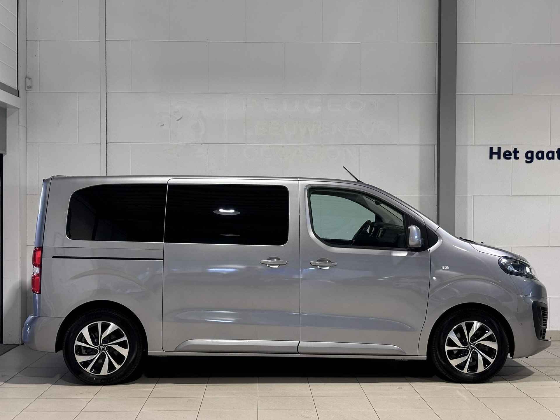 Peugeot e-Traveller Expert M L2 Shine Pack EV 50kWh 136pk AUTOMAAT | 8-PERSOONS | PANODAK | NAVI | XENON | LEDER | KEYLESS | CAMERA | HANDSFREE SCHUIFDEUREN | LM-VELGEN | CLIMA - 12/80