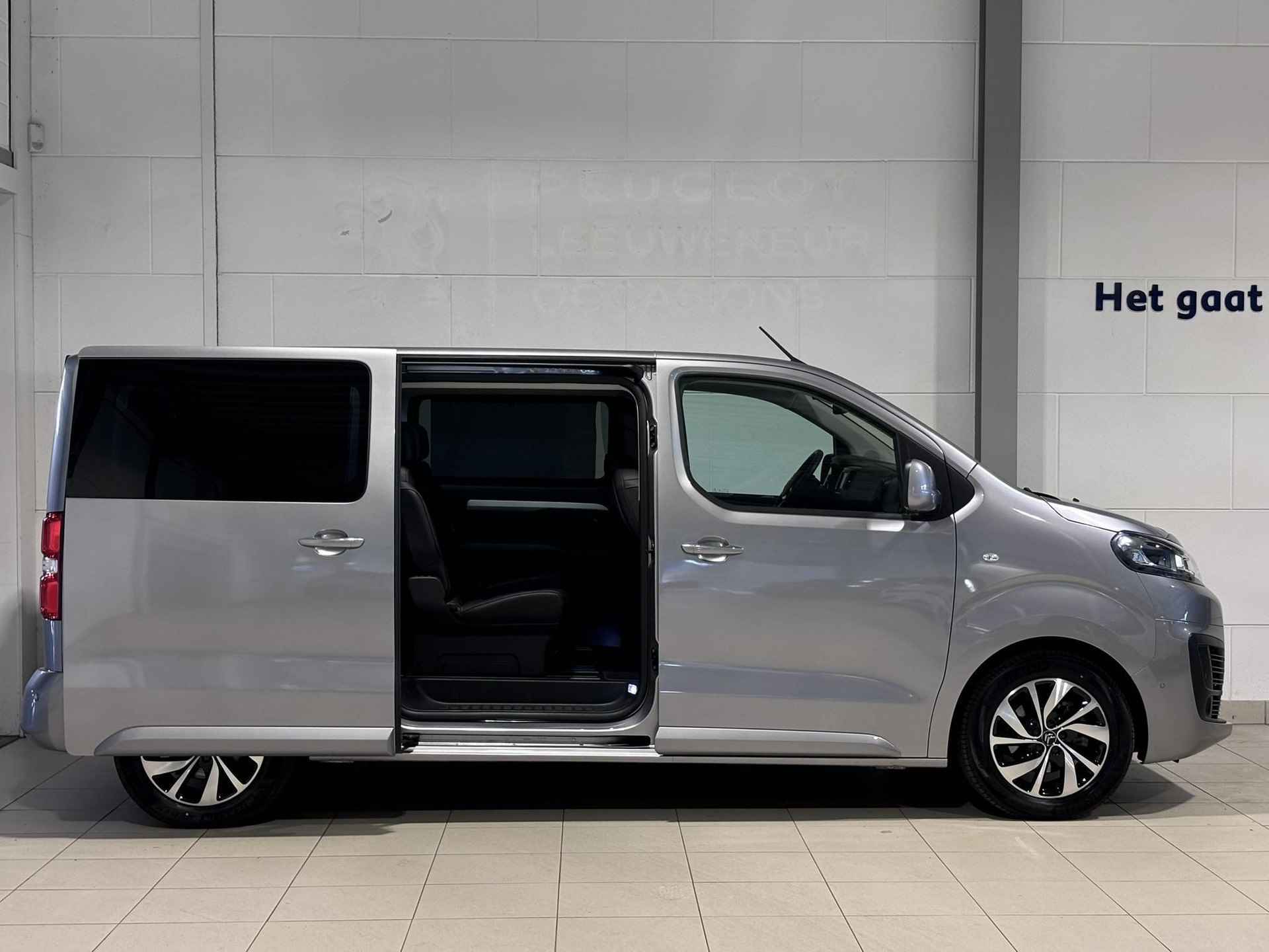 Peugeot e-Traveller Expert M L2 Shine Pack EV 50kWh 136pk AUTOMAAT | 8-PERSOONS | PANODAK | NAVI | XENON | LEDER | KEYLESS | CAMERA | HANDSFREE SCHUIFDEUREN | LM-VELGEN | CLIMA - 13/80