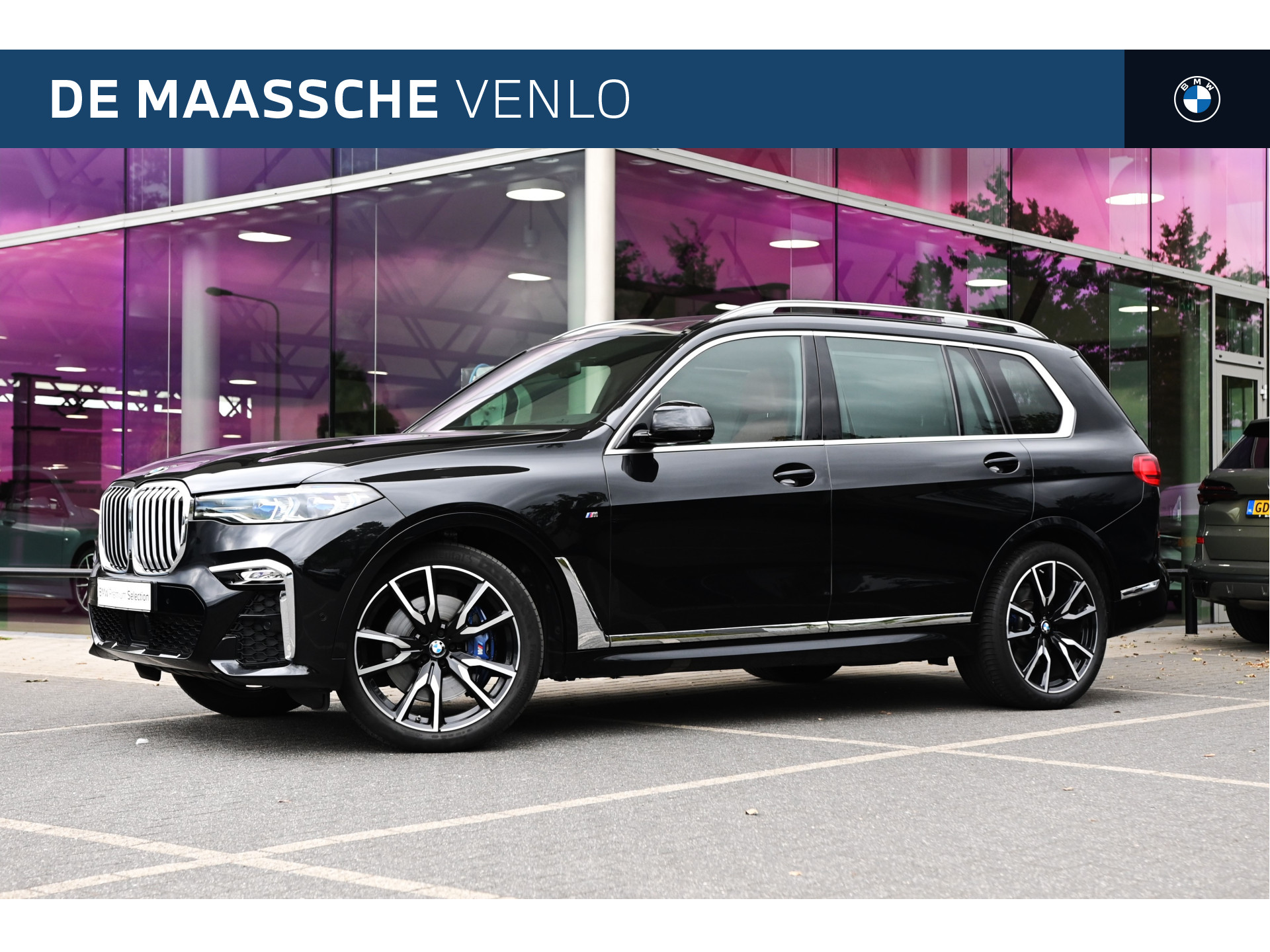 BMW X7 xDrive40i High Executive M Sport Automaat / Captain Chairs / Panoramadak Sky Lounge / Trekhaak / Laserlicht / Parking Assistant Plus / Soft Close / Stoelventilatie / Driving Assistant Professional