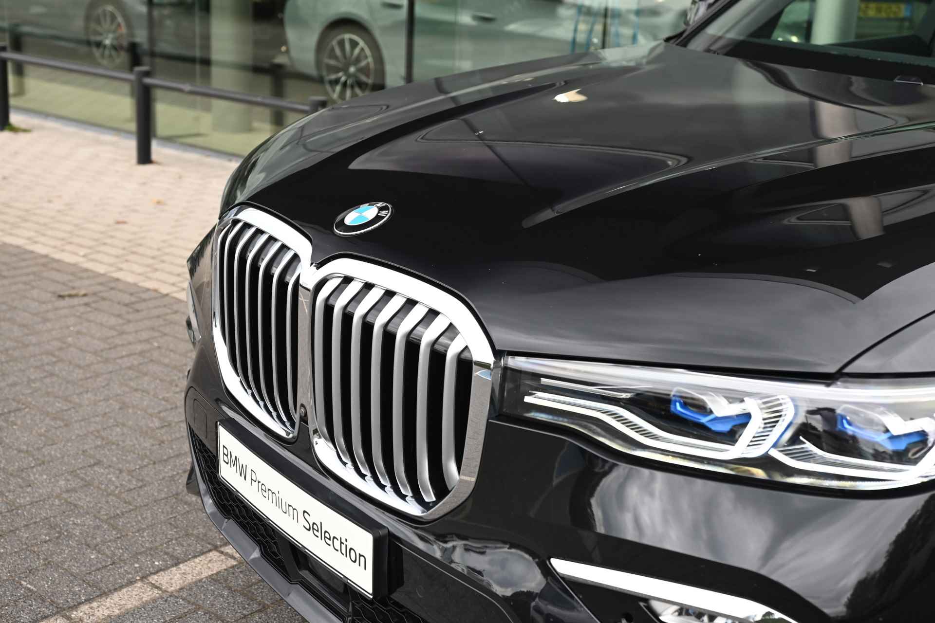 BMW X7 xDrive40i High Executive M Sport Automaat / Captain Chairs / Panoramadak Sky Lounge / Trekhaak / Laserlicht / Parking Assistant Plus / Soft Close / Stoelventilatie / Driving Assistant Professional - 11/51