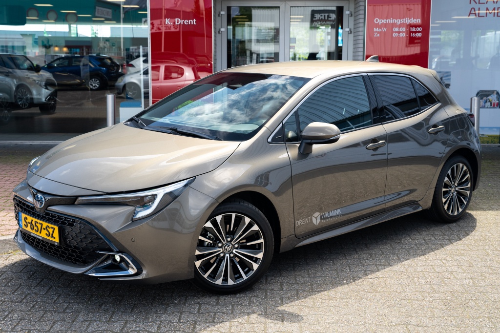 Toyota Corolla 1.8 Hybrid First Edition | Facelift | Nieuw type | Direct leverb