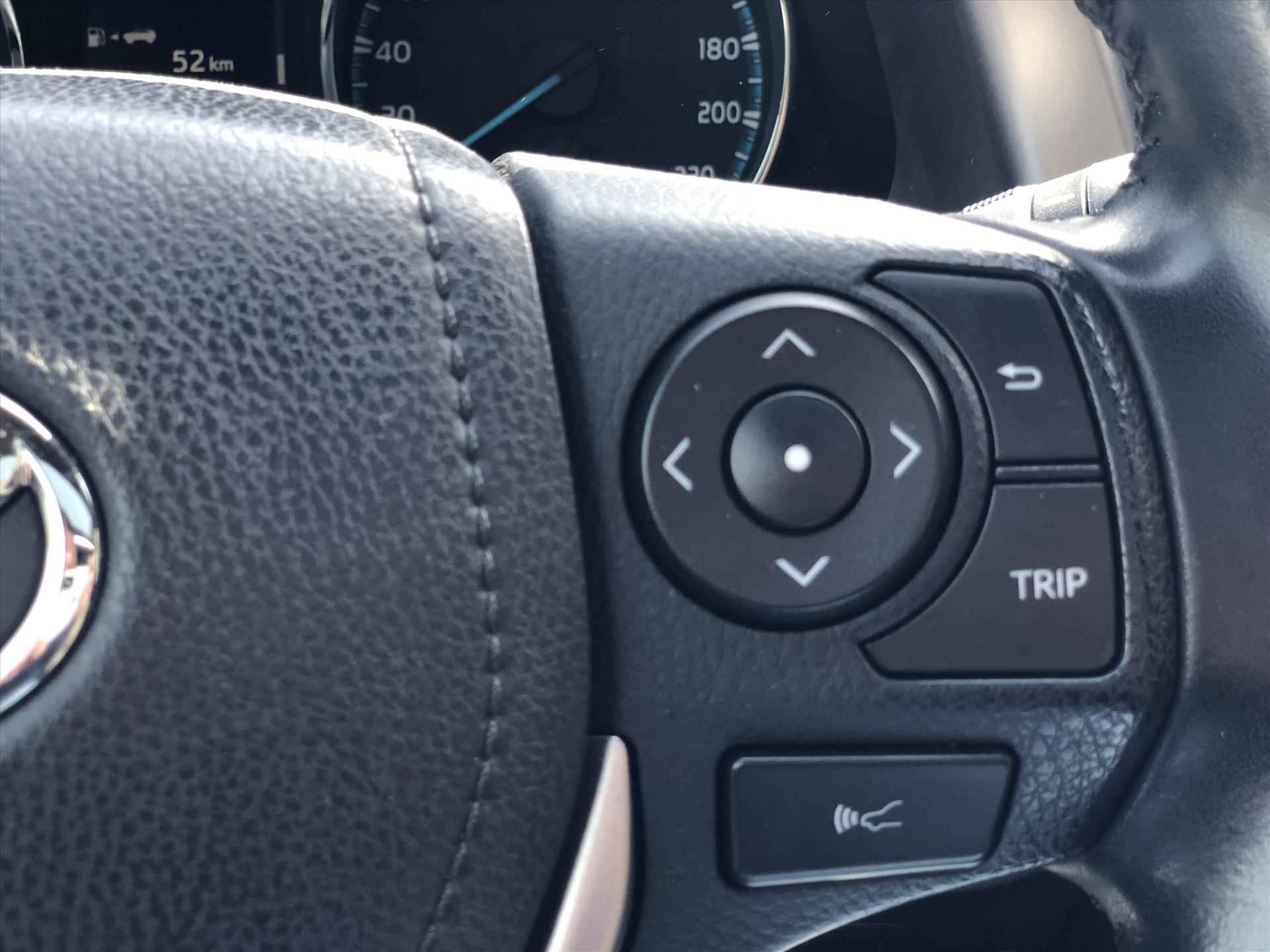 Toyota RAV4 2.5 Hybrid Black Edition | Schuifdak, Trekhaak, Navigatie, Parkeersensoren, Elektrische achterklep, Treeplanken, 18 inch - 34/43