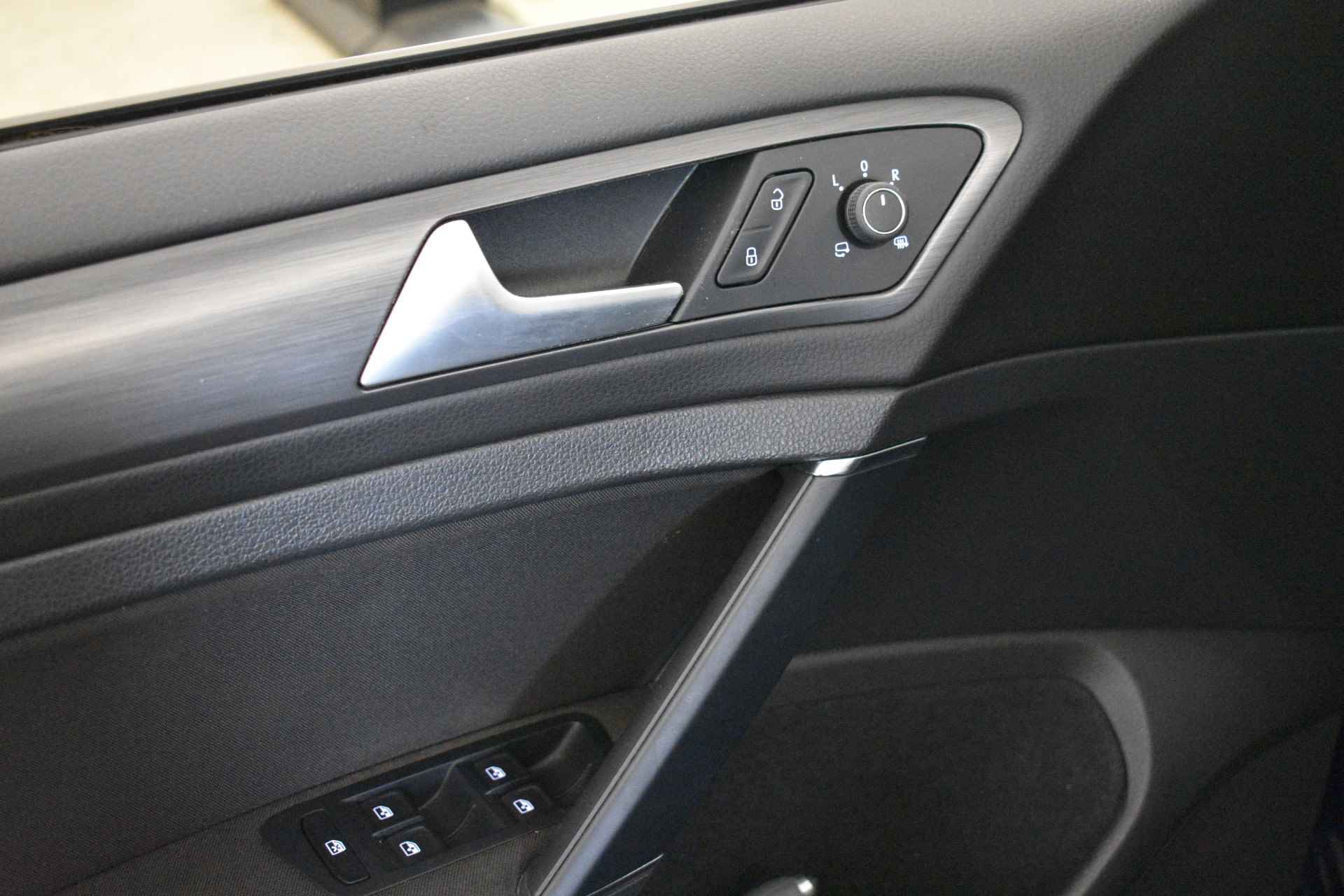 Volkswagen e-Golf Virtual Cockpit Disc Pro Wartepomp Navi Camera Keyles CCS Lader - 19/40