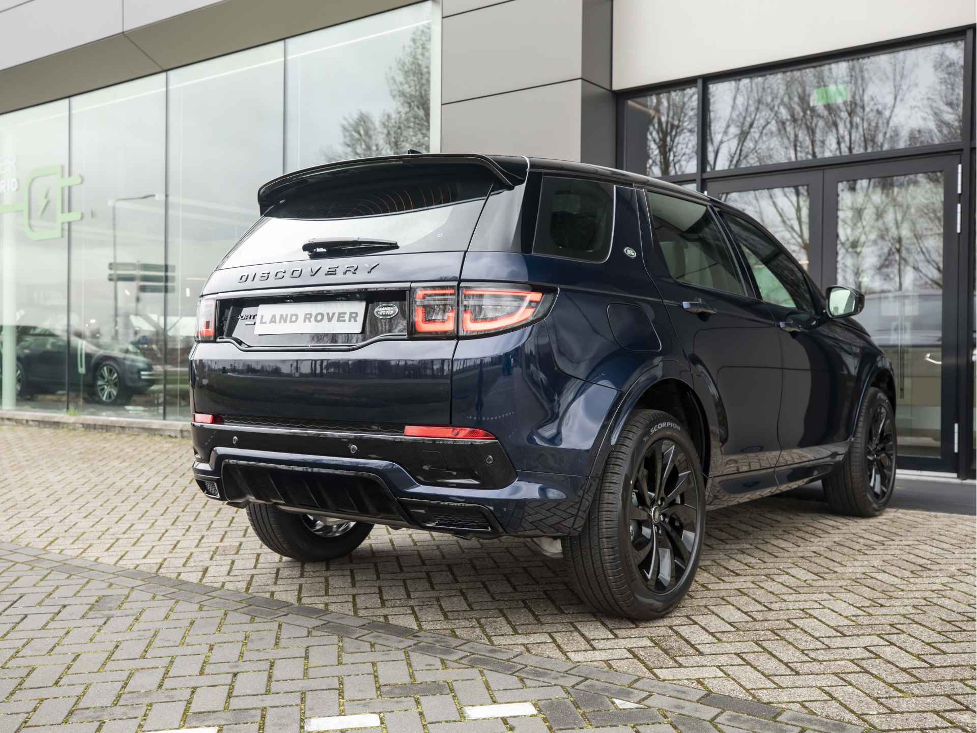 Land Rover Discovery Sport P300e R-Dynamic SE | Elektr. Trekhaak | Panoramadak | - 18/58