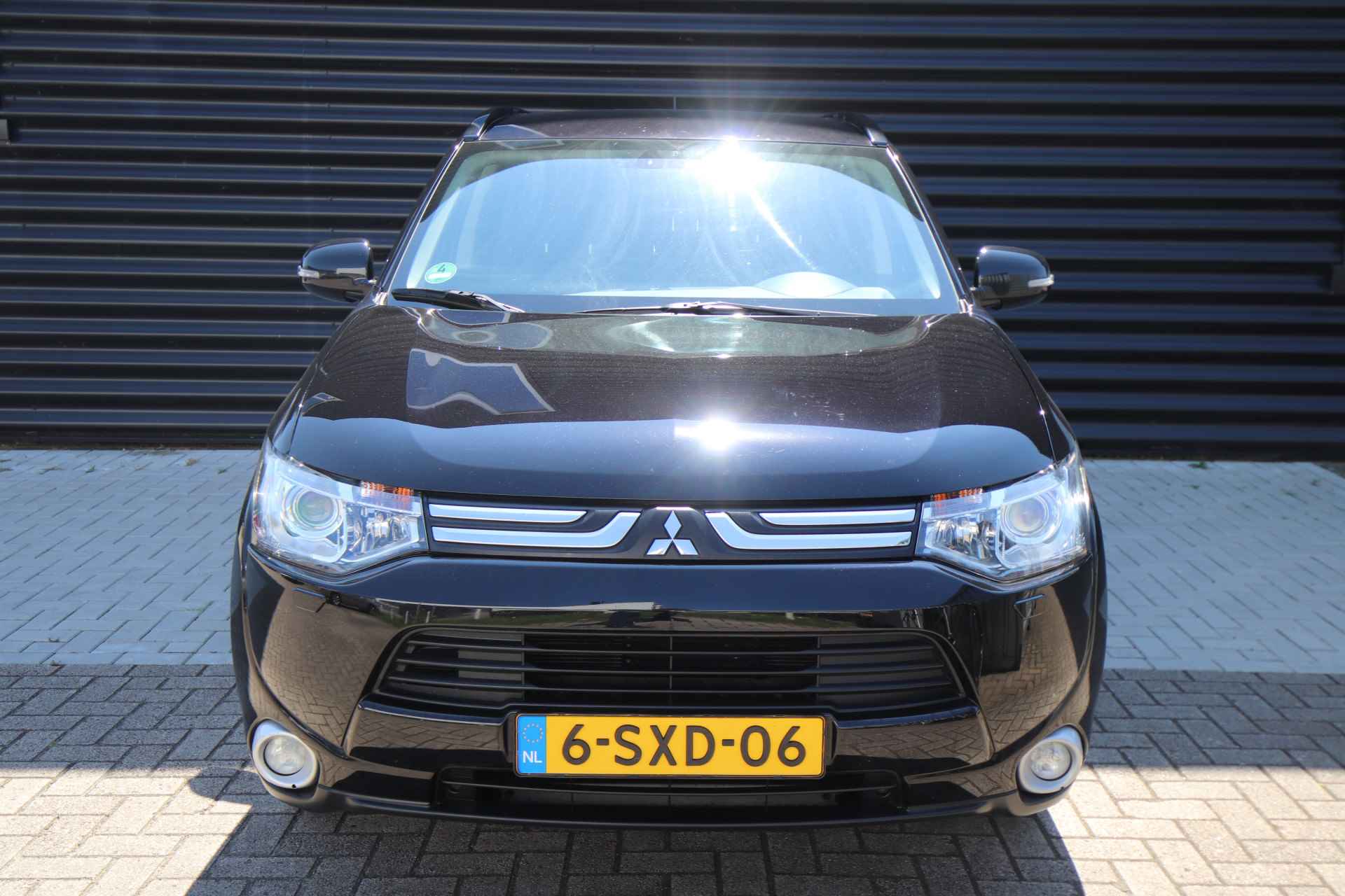 Mitsubishi Outlander 2.0 Intense+ Automaat 7p Navi, 18"LM, 7 Zitter, Trekhaak - 45/75