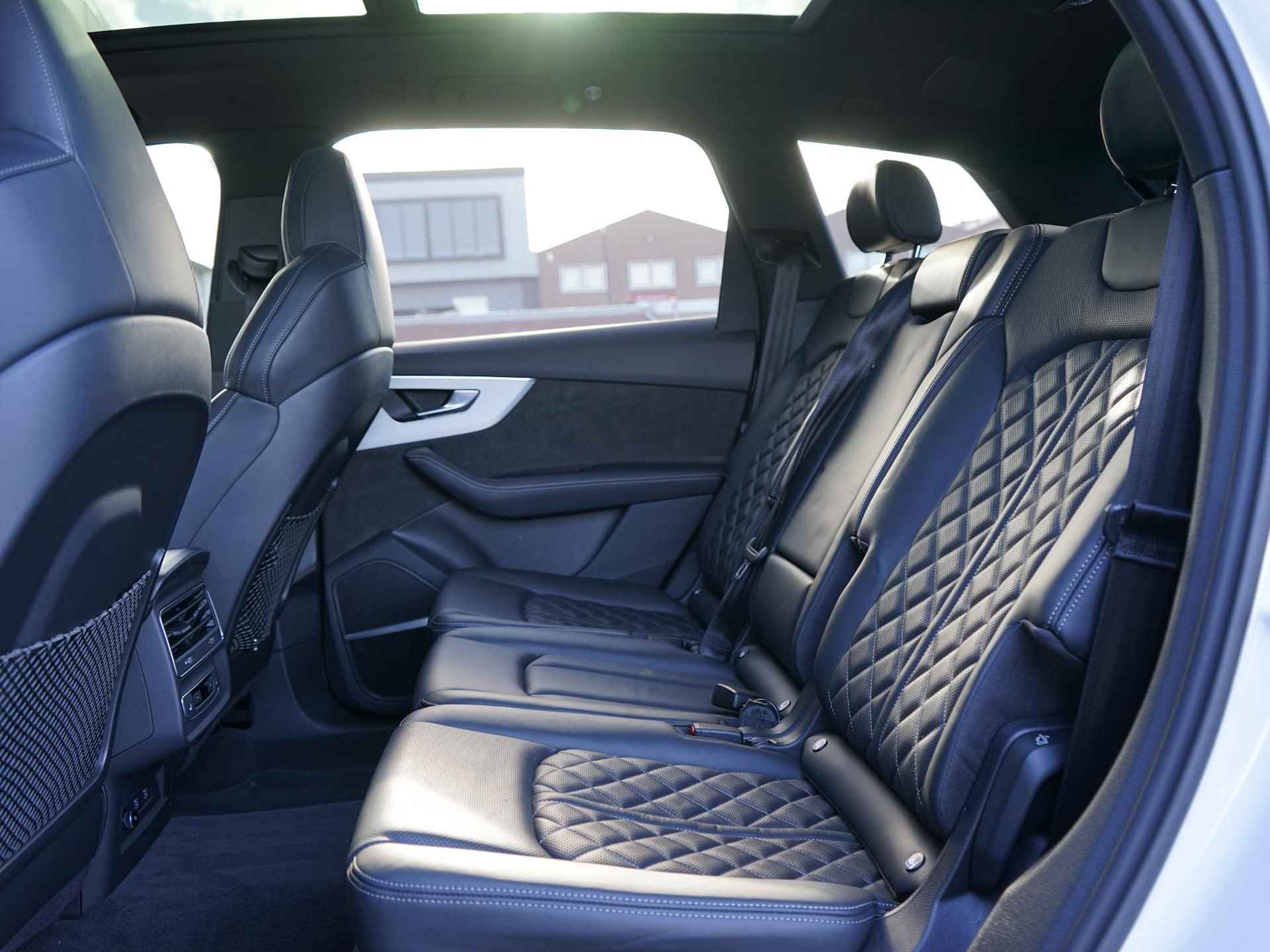 Audi Q7 55 TFSI e quattro Pro Line 5 jaar fabrieksgarantie / B&O / Valcona RS stoelen / Luchtvering / Trekhaak / Laser / Camera / 21' Velgen / Stoel verw & ventilatie / Dealer onderh. / Massage - 14/39