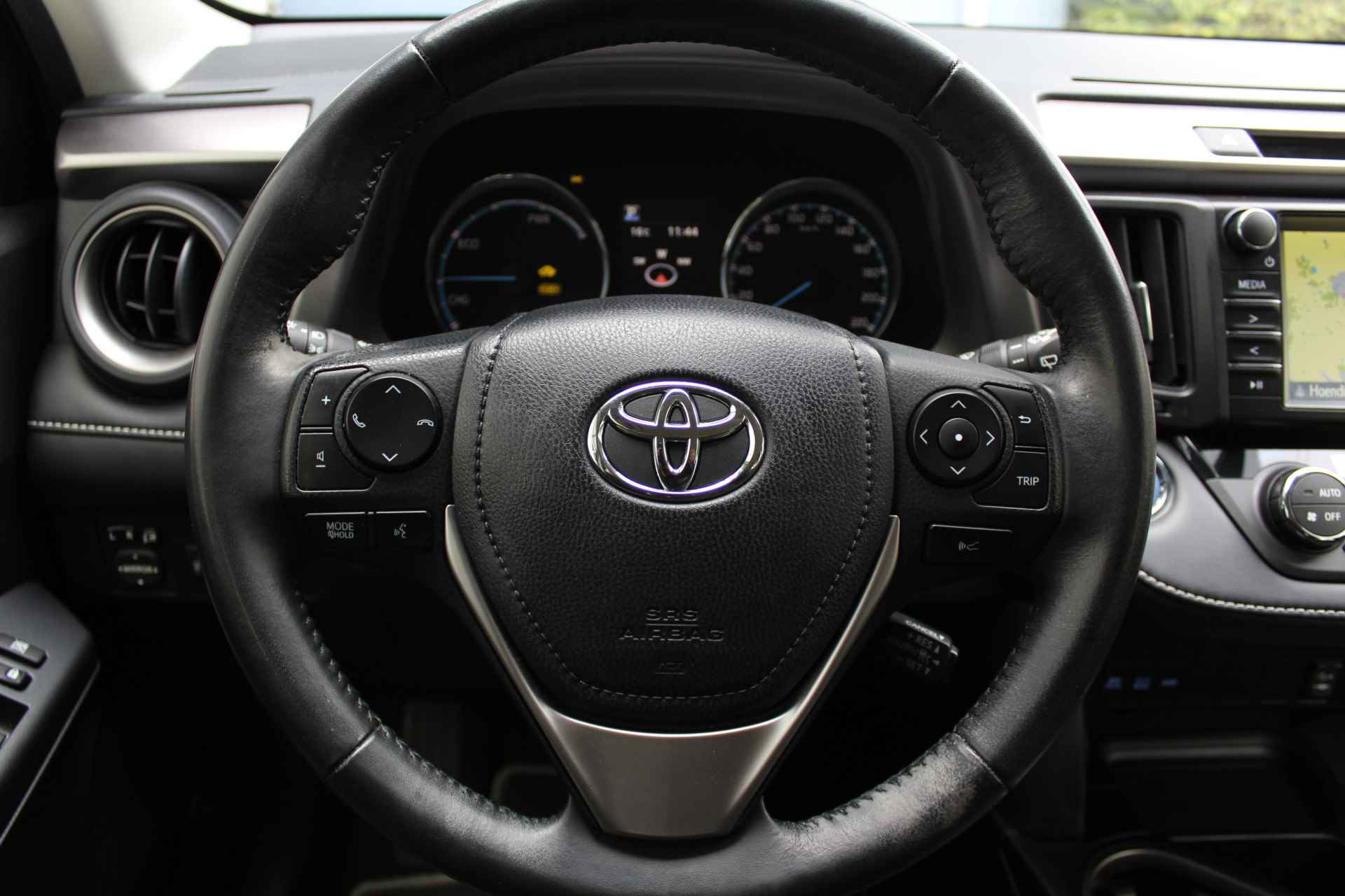 Toyota RAV4 2.5 Hybrid Dynamic | Incl. 12 Maanden Garantie | 1e Eigenaar | Volledig dealer onderhouden | Navigatie | Cruise controle | Climate controle | Elektrische kofferbak | Achteruitrijcamera | Parkeersensoren V+A | DAB | 17 Inch LMV | Lane assist | Origineel NL auto | NAP | - 40/57