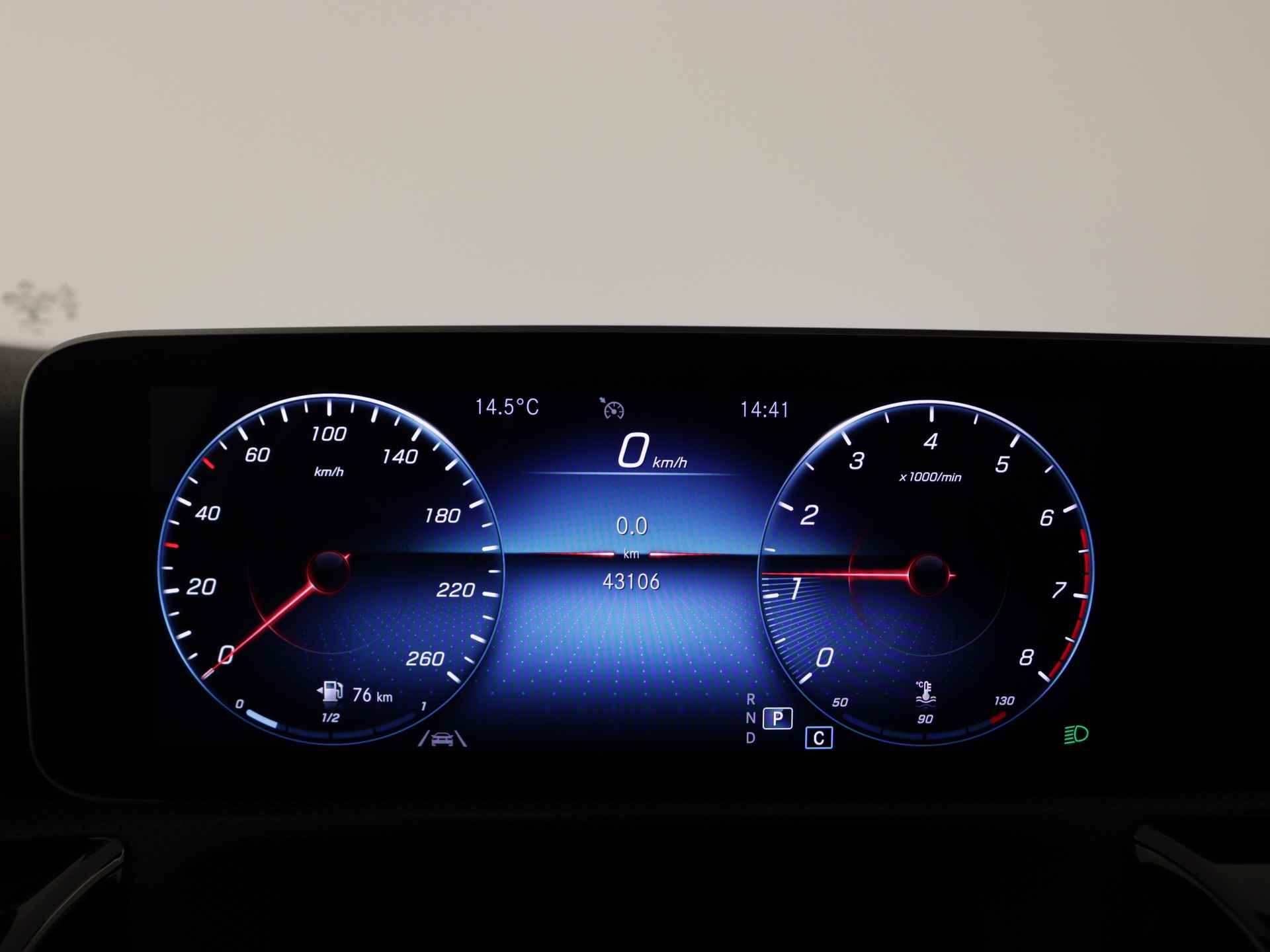 Mercedes-Benz A-Klasse 180 AMG | 5 spaaks lichtmetalenvelgen | MBUX wide screen | Navigatie | Camera | parking support | Inclusief 24 maanden Mercedes-Benz Certified garantie voor Europa. - 7/43