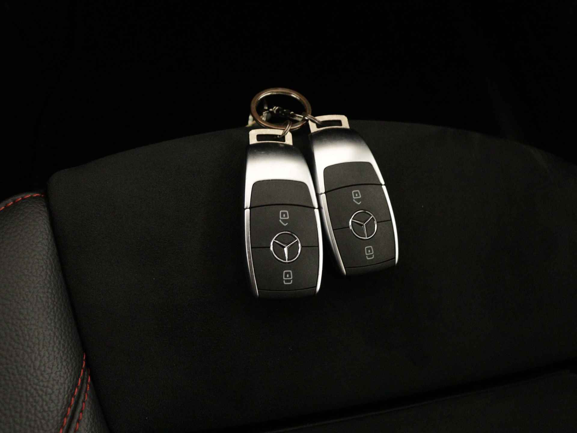 Mercedes-Benz A-Klasse 180 AMG | 5 spaaks lichtmetalenvelgen | MBUX wide screen | Navigatie | Camera | parking support | Inclusief 24 maanden Mercedes-Benz Certified garantie voor Europa. - 14/43