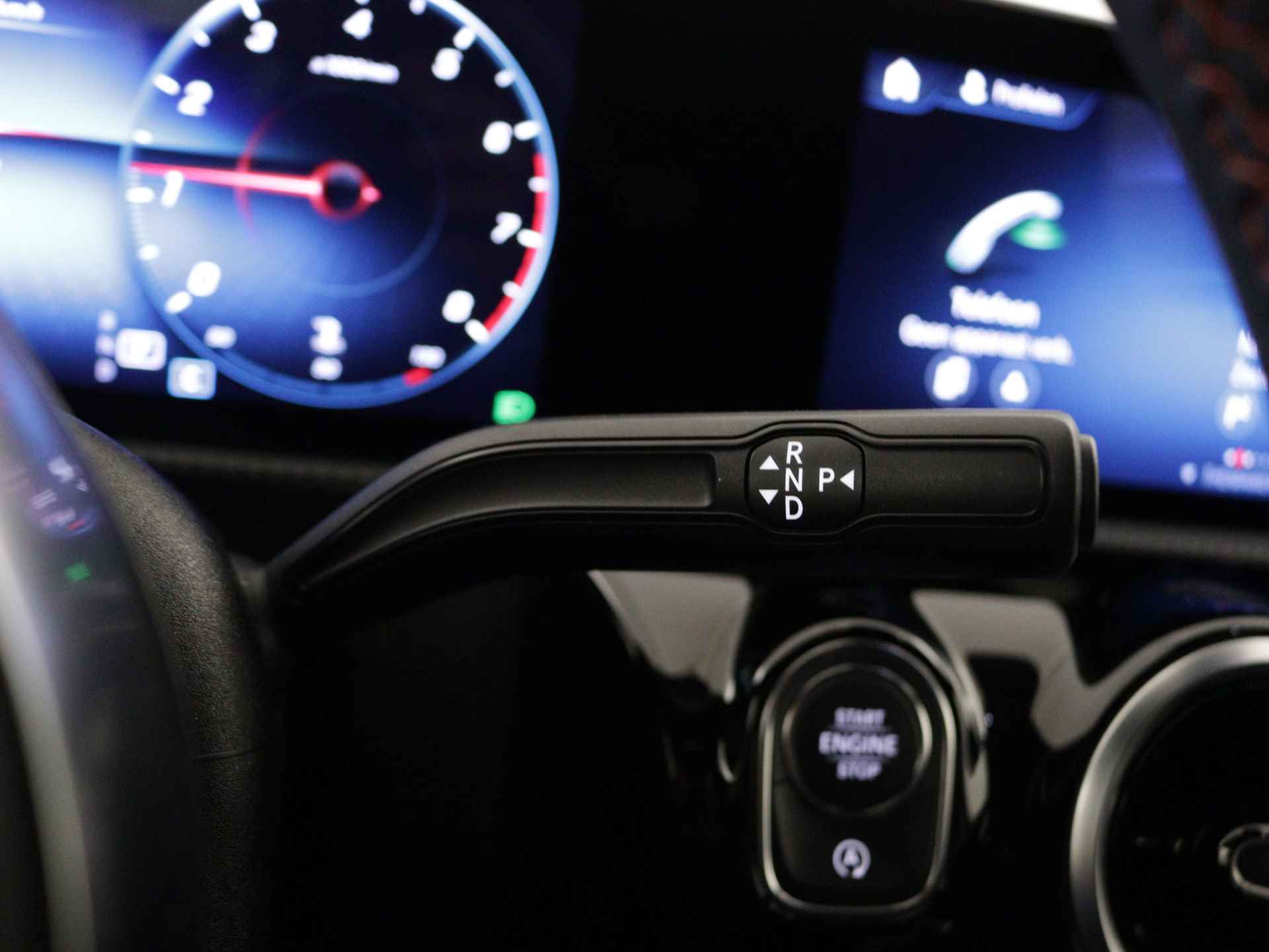 Mercedes-Benz A-Klasse 180 AMG | 5 spaaks lichtmetalenvelgen | MBUX wide screen | Navigatie | Camera | parking support | Inclusief 24 maanden Mercedes-Benz Certified garantie voor Europa. - 25/43