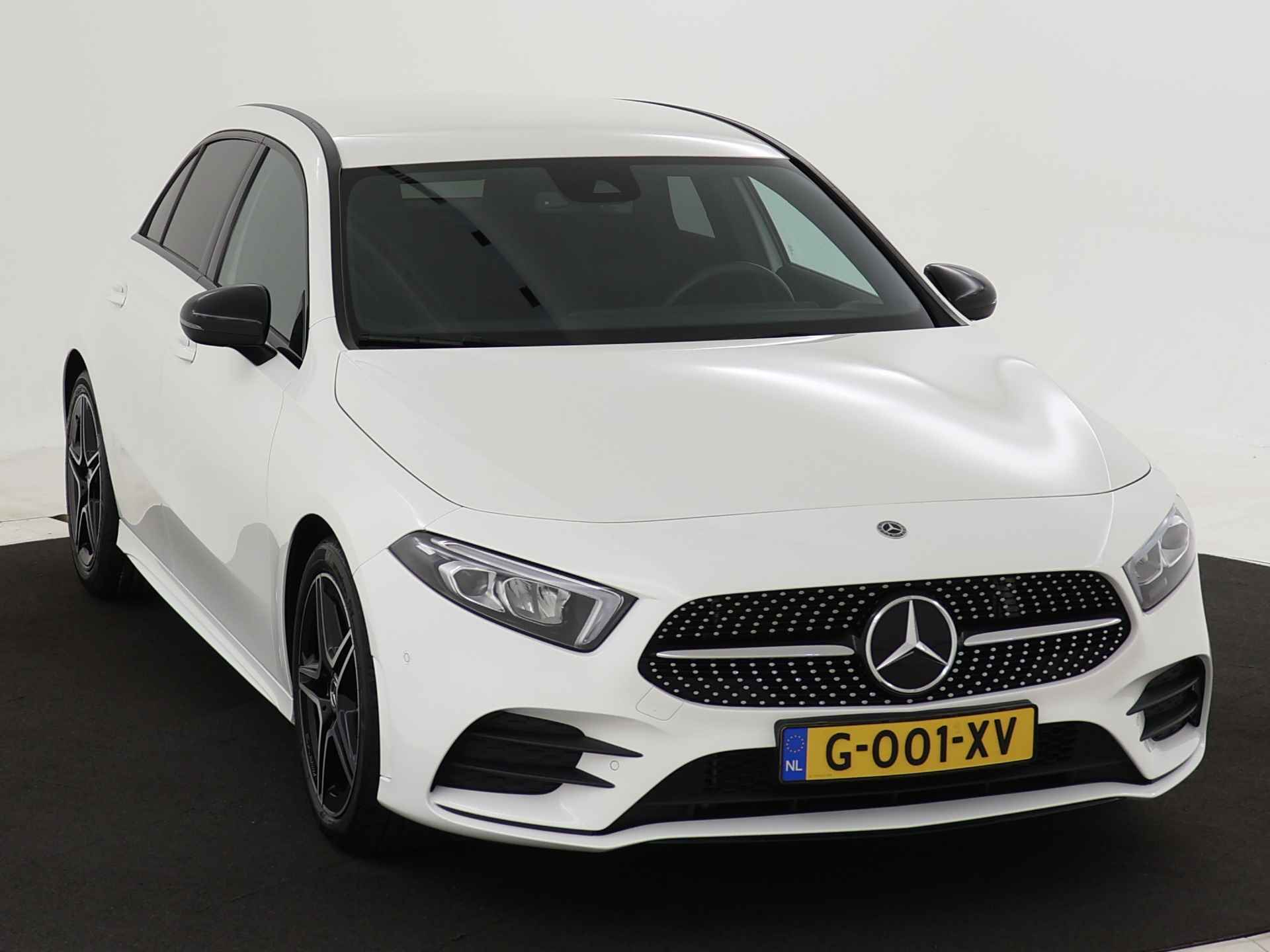 Mercedes-Benz A-Klasse 180 AMG | 5 spaaks lichtmetalenvelgen | MBUX wide screen | Navigatie | Camera | parking support | Inclusief 24 maanden Mercedes-Benz Certified garantie voor Europa. - 28/43