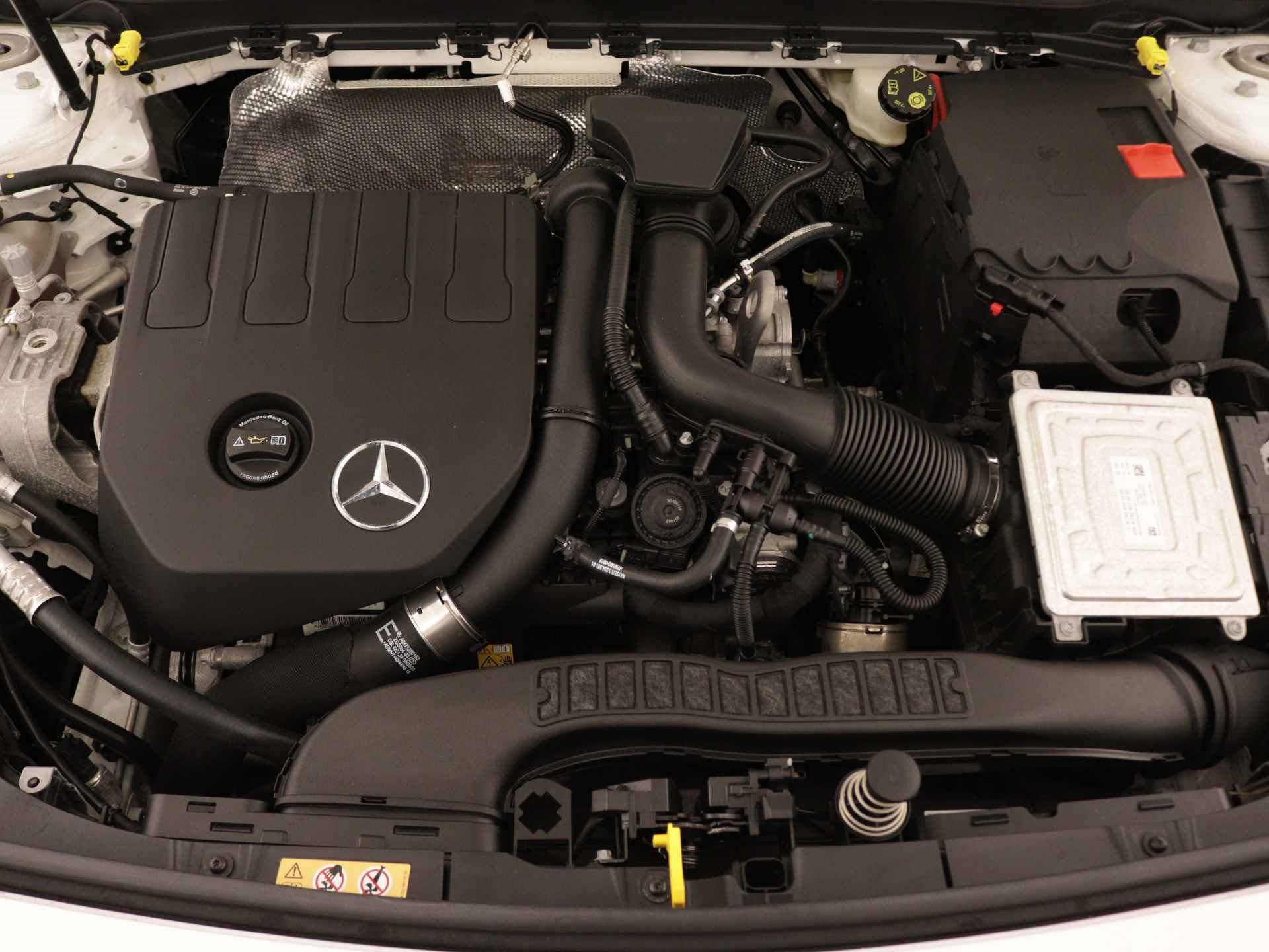Mercedes-Benz A-Klasse 180 AMG | 5 spaaks lichtmetalenvelgen | MBUX wide screen | Navigatie | Camera | parking support | Inclusief 24 maanden Mercedes-Benz Certified garantie voor Europa. - 40/43