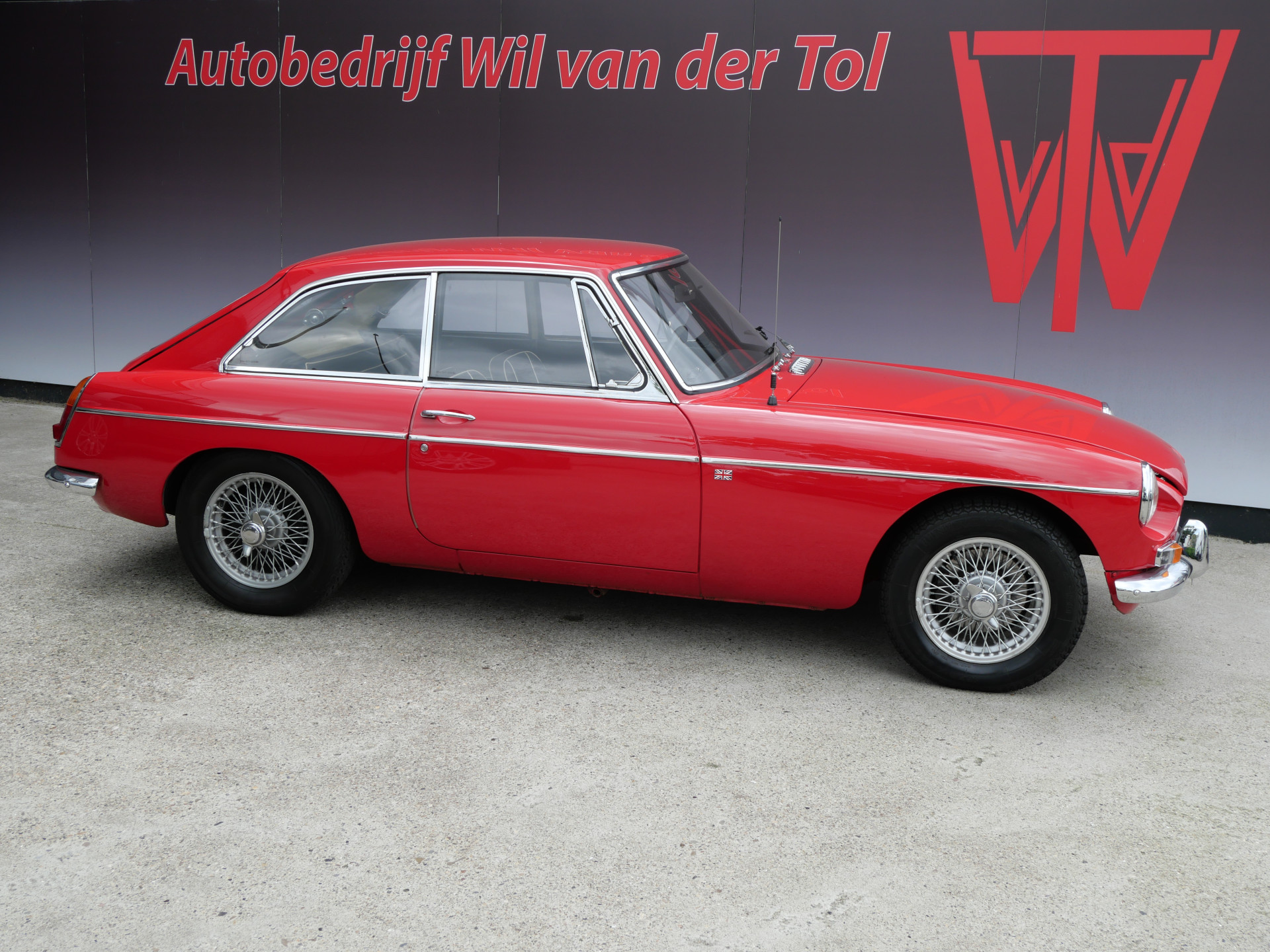 MG B 1.8 GT OVERDRIVE | LEER | ORIGINEEL | EUROPESE UITVOERING | SUPER STAAT!