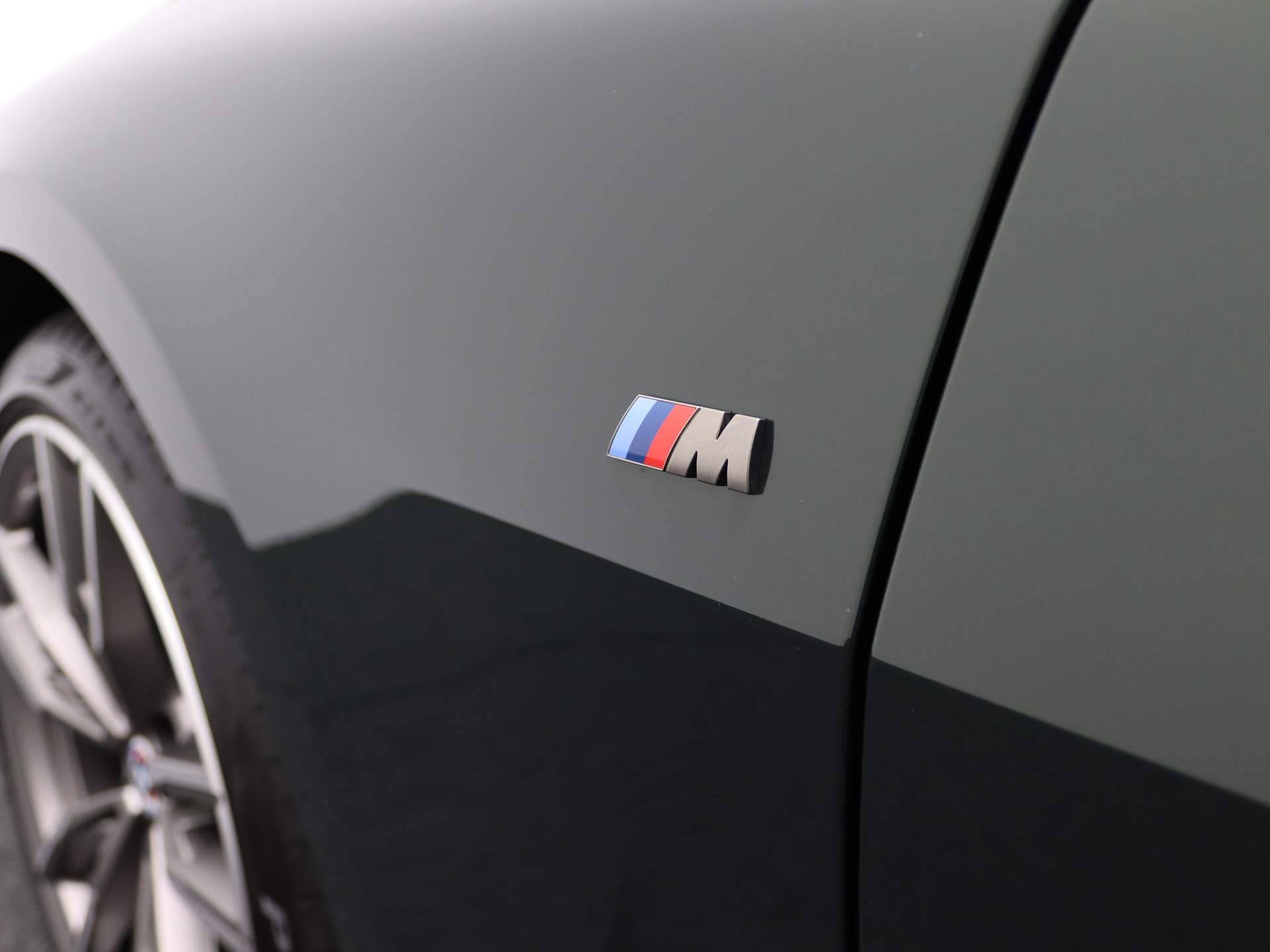 BMW 4 Serie Coupé M440i xDrive High Executive M Sportpakket / Schuifdak / Head-Up Display / Laserlight / Adaptief M Onderstel / 19'' - 31/36