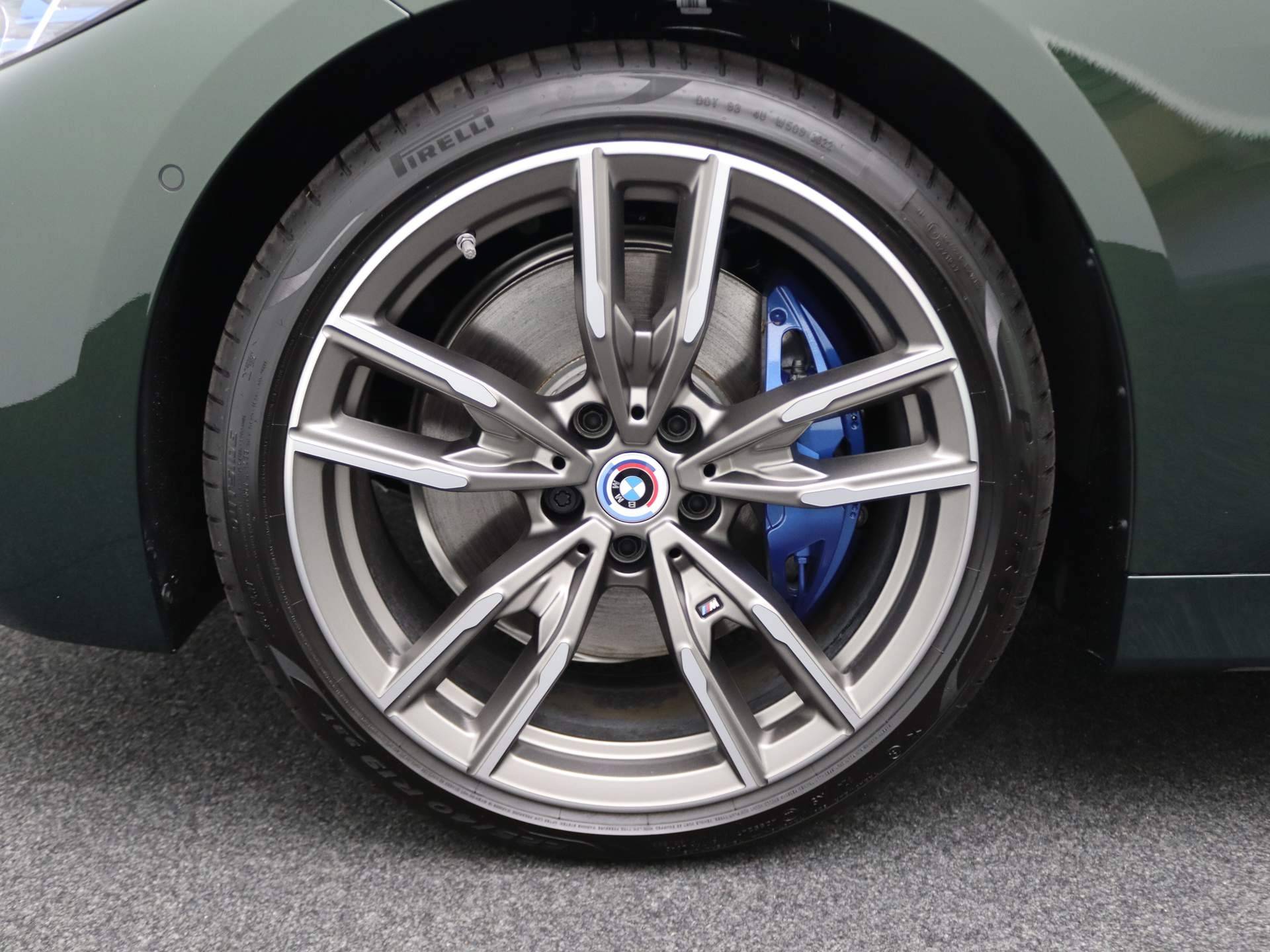 BMW 4 Serie Coupé M440i xDrive High Executive M Sportpakket / Schuifdak / Head-Up Display / Laserlight / Adaptief M Onderstel / 19'' - 32/36