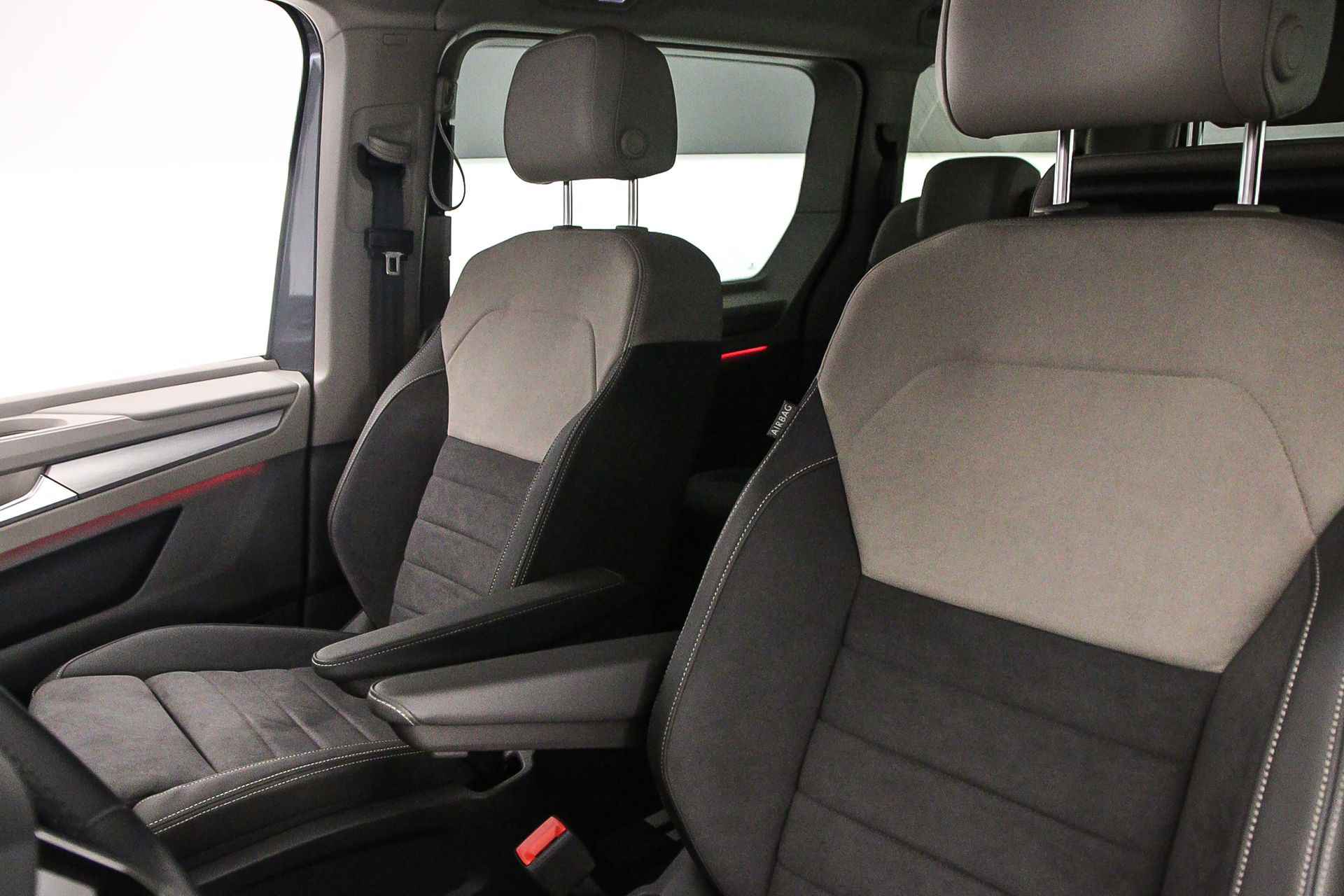 Volkswagen Multivan Edition 1.4 Plug-in Hybride L2H1 Elektrisch verstelbare voorstoelen | Navigatie | IQ-light - 4/57