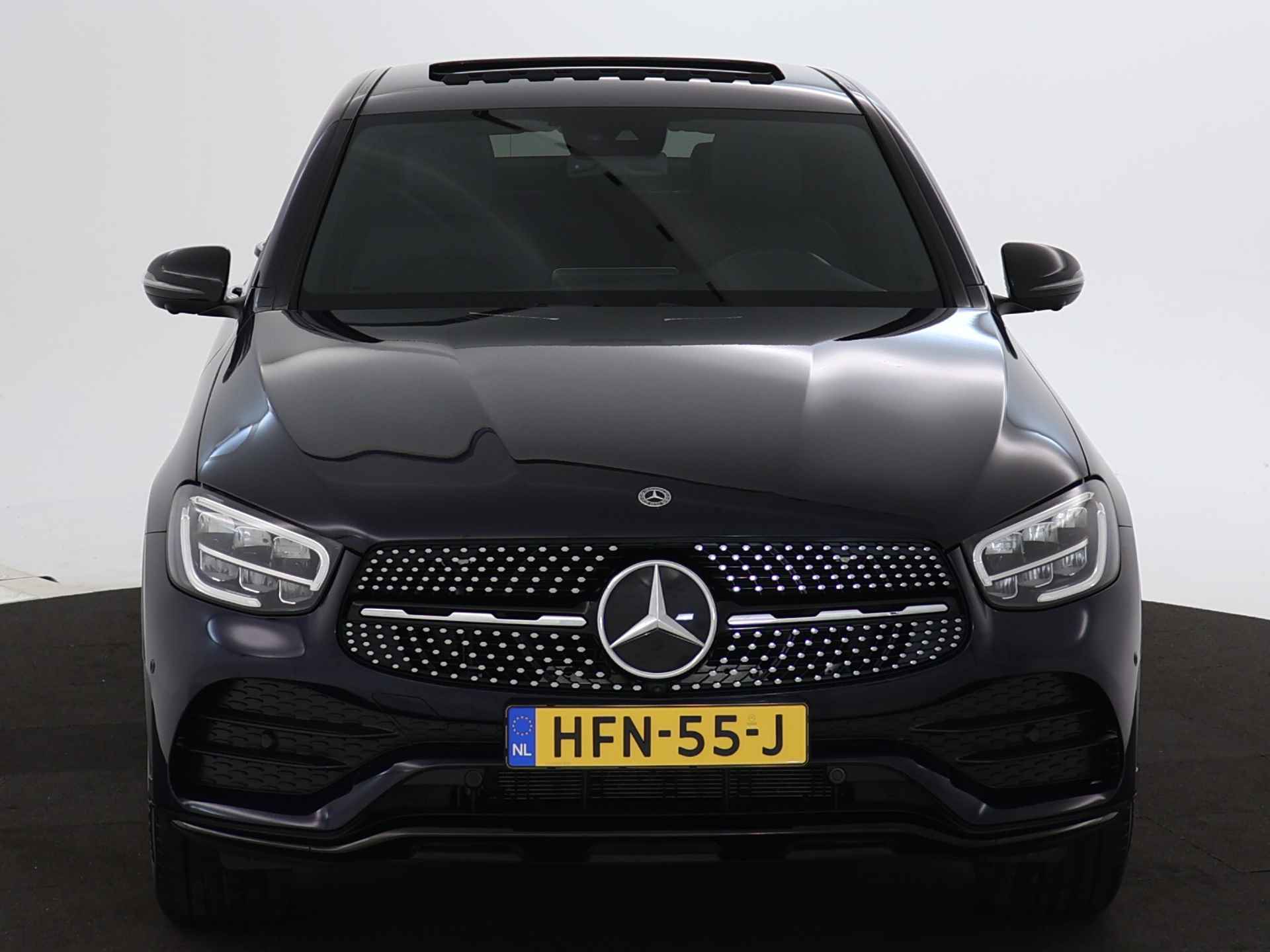 Mercedes-Benz GLC Coupé 300 e 4M AMG Plug-In Hybride | Schuifdak |  Alarm | Keyless Go | 360 Gr Camera | Sfeerverlichting | Car Play | Inclusief 24 maanden MB Certified garantie voor Europa. - 34/48