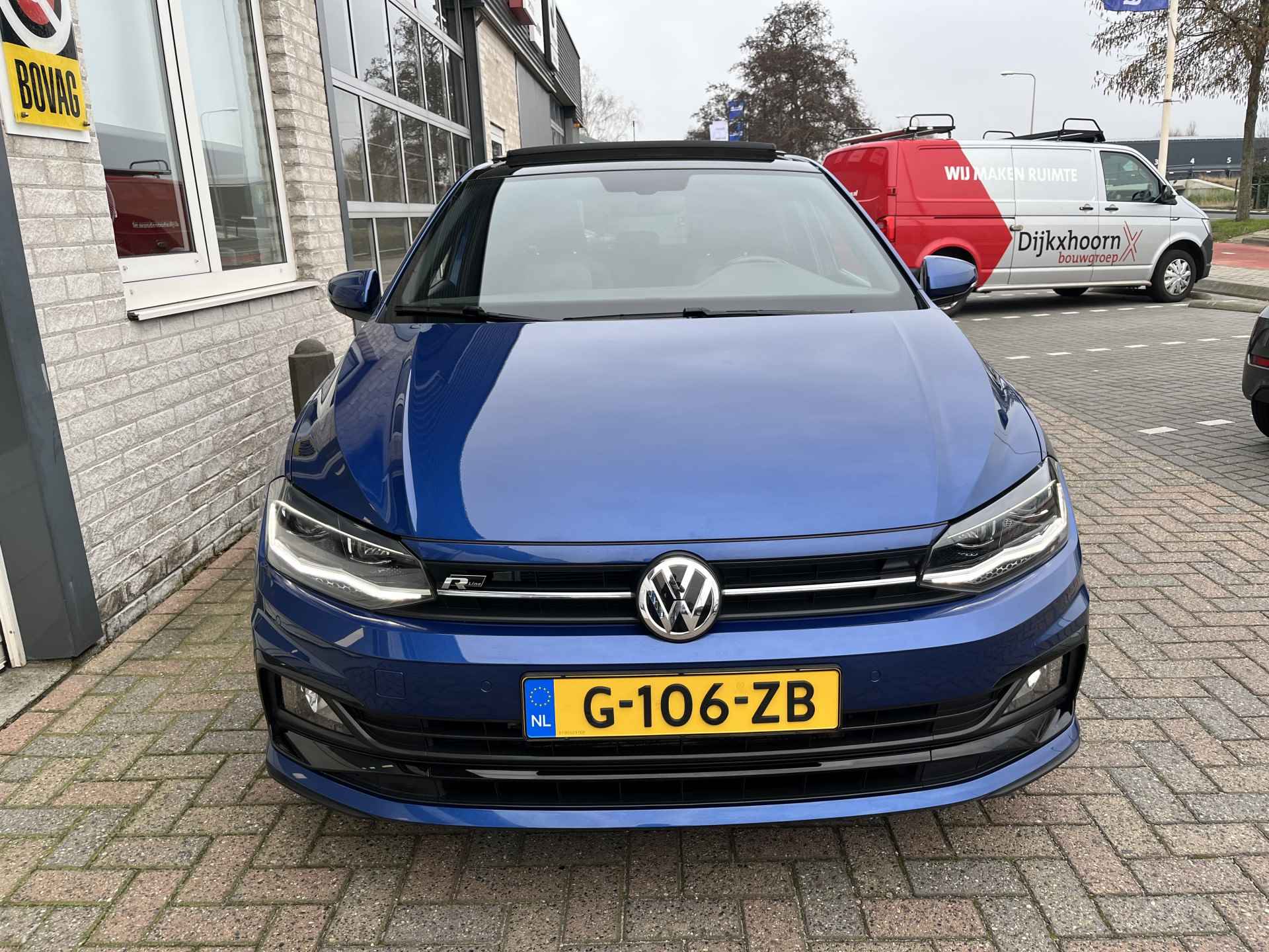 Volkswagen Polo 1.0 TSI R-Line / AUTOMAAT/ PANO/ DIGITAL DASH/ NAVI/ CRUISE/ DAB/ PARK. SENSOREN/ 17"LMV - 35/42