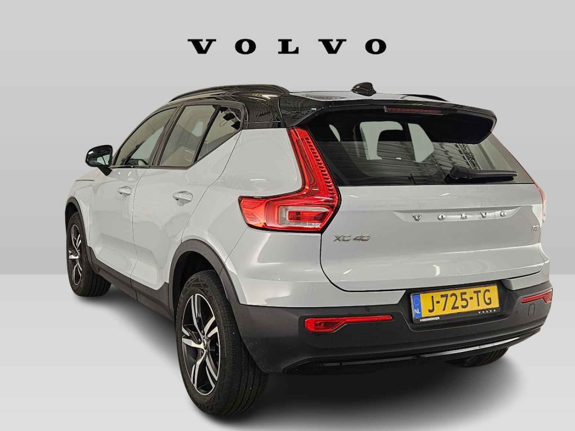 Volvo XC40 T2 R-Design #GlacierSilver #Intellisafe #DAB+ #Verwacht! - 5/20