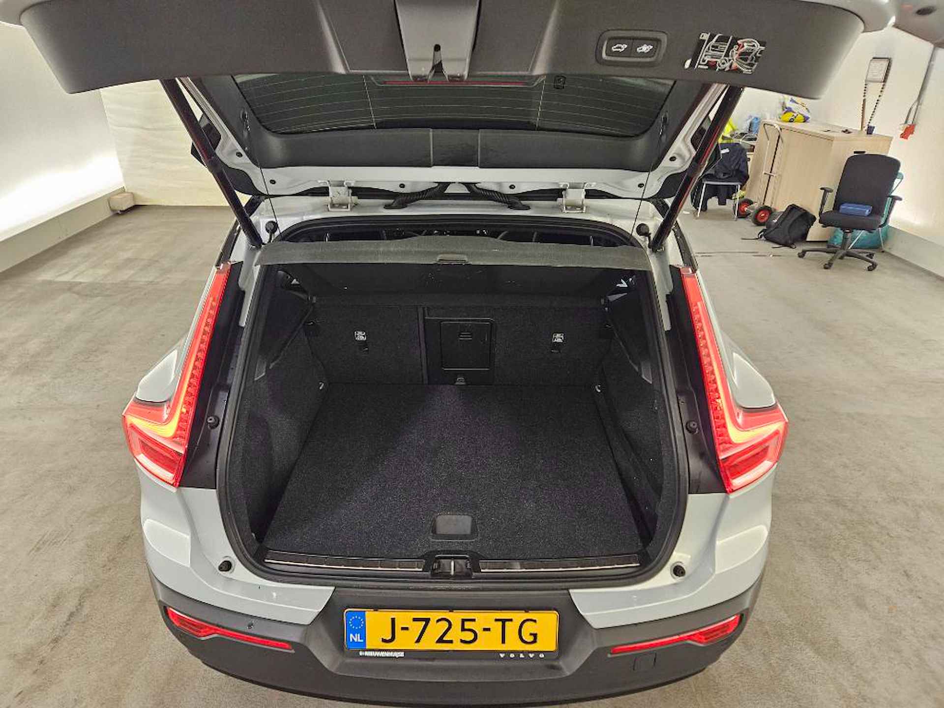 Volvo XC40 T2 R-Design #GlacierSilver #Intellisafe #DAB+ #Verwacht! - 20/20