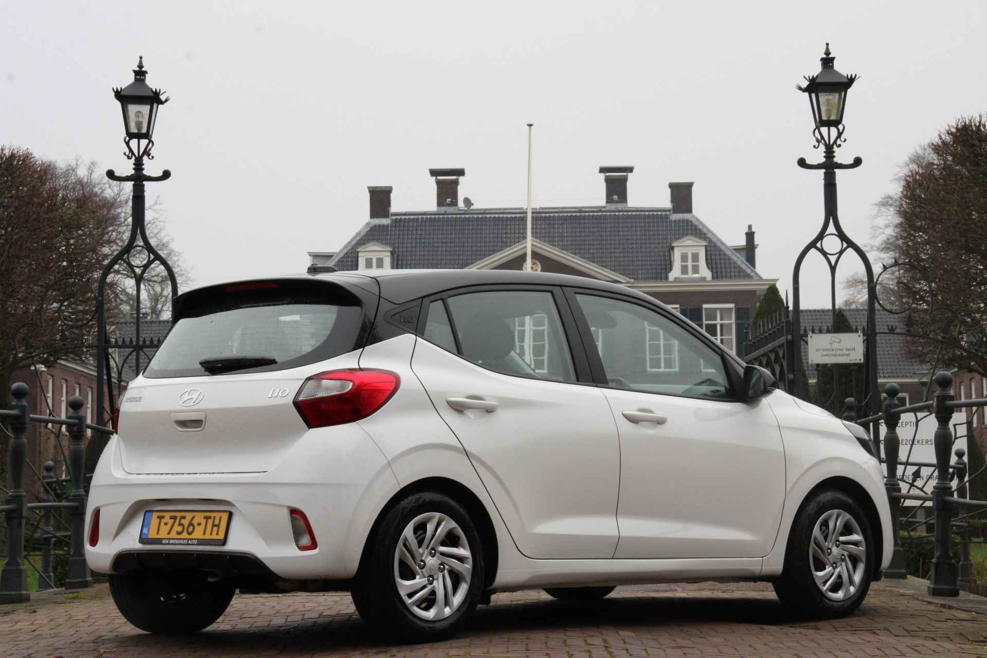 Hyundai i10 1.0 BI-TONE | NL-AUTO! | CRUISE | LED | APPLE CARPLAY & ANDROID AUTO | DEALER ONDERHOUDEN! | AIRCO | LIJN DETECTIE | PERFECTE ST - 3/33