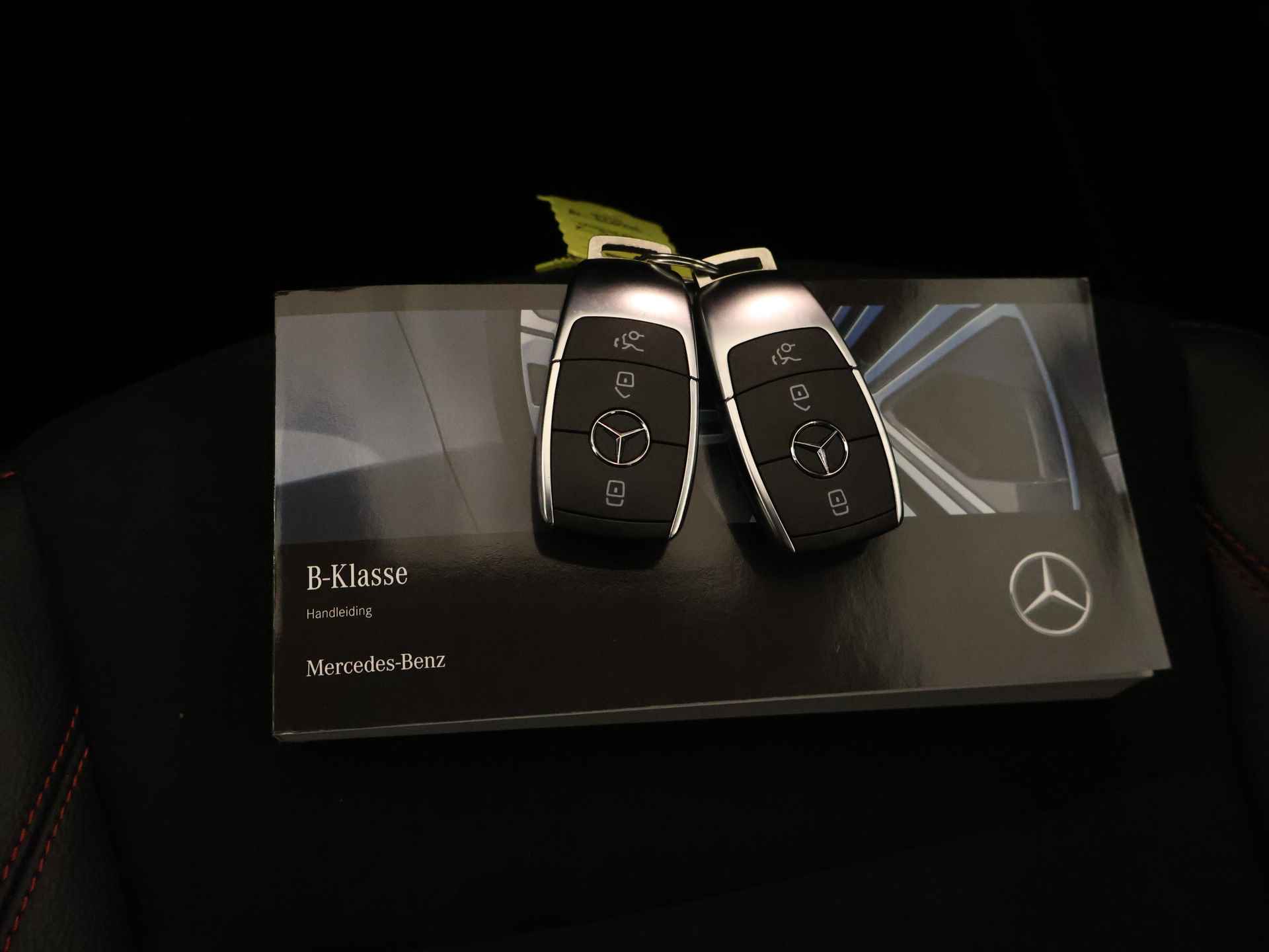 Mercedes-Benz B-Klasse 180 AMG Line | Achteruitrijcamera | Sfeerverlichting | Apple Carplay | Stoelverwarming | Inclusief 24 maanden MB Certified garantie voor Europa. - 14/43