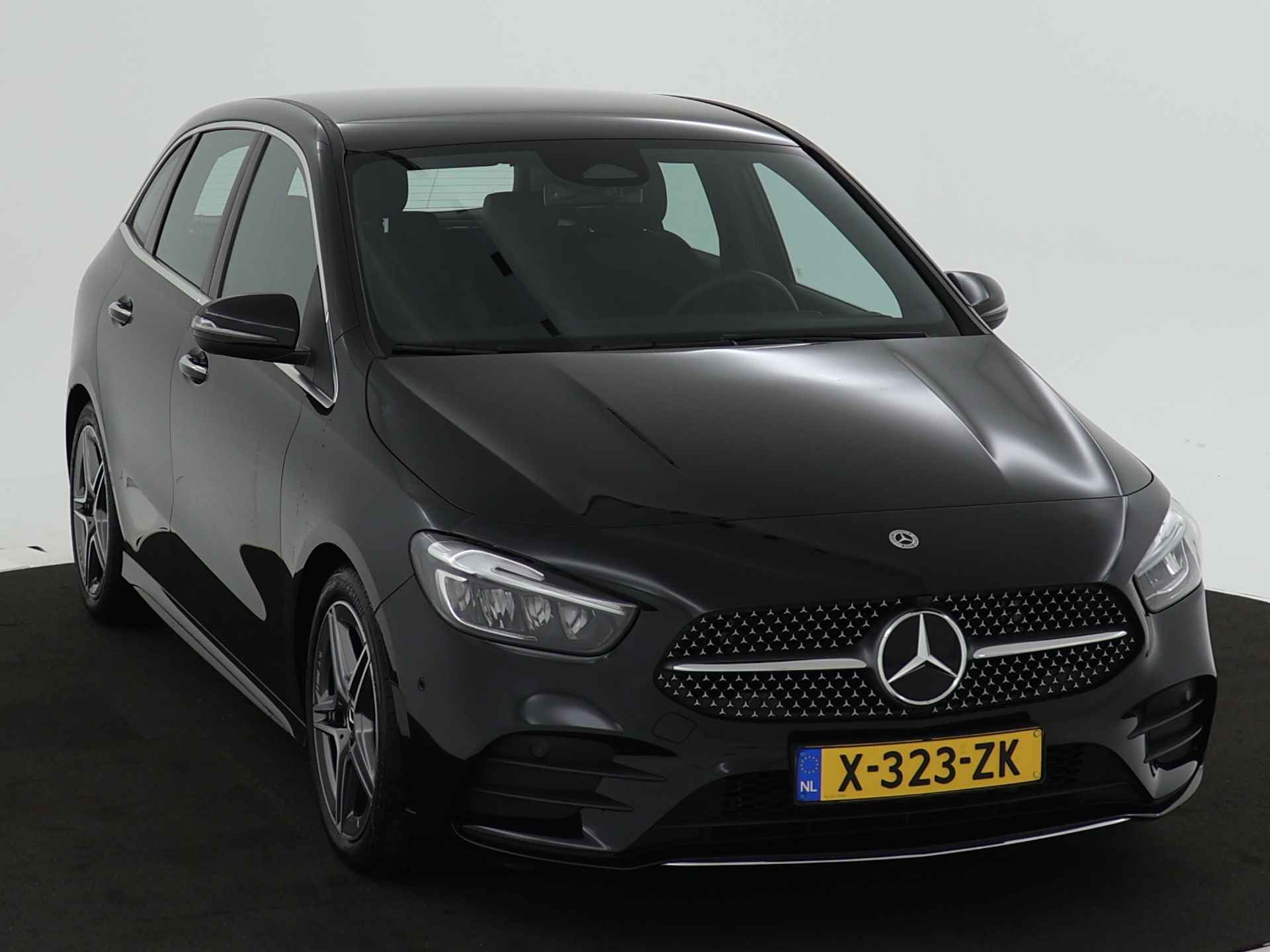 Mercedes-Benz B-Klasse 180 AMG Line | Achteruitrijcamera | Sfeerverlichting | Apple Carplay | Stoelverwarming | Inclusief 24 maanden MB Certified garantie voor Europa. - 28/43