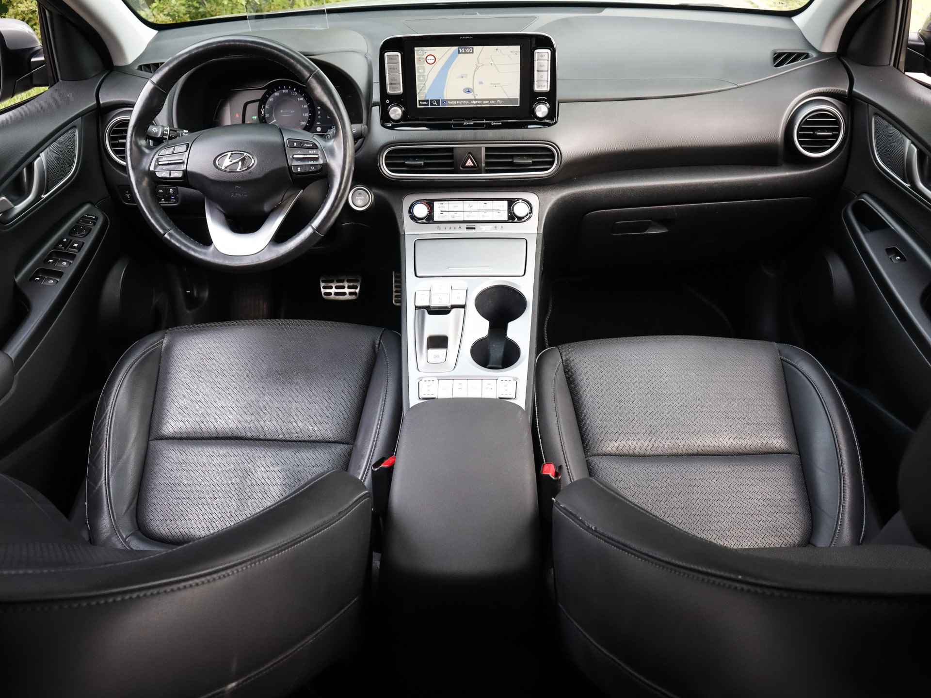 Hyundai KONA EV Premium 64 kWh (204PK) 1e-Eig, Hyundai-Dealer-Onderh, 12-Mnd-BOVAG, NL-Auto, Navigatie-Apple-Carplay/Android-Auto, Adaptive-Cruise-Control, Leer, Keyles-Entry/Start, Stoelverwarming/Ventilatie, Schuifdak, Leer, Premium-Audio, Privacy-Glas, - 3/41