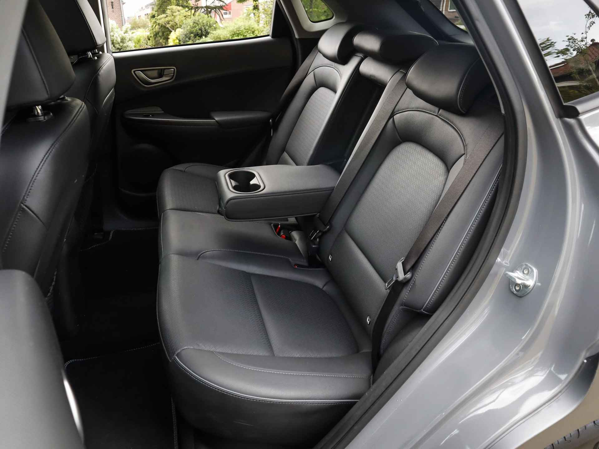 Hyundai KONA EV Premium 64 kWh (204PK) 1e-Eig, Hyundai-Dealer-Onderh, 12-Mnd-BOVAG, NL-Auto, Navigatie-Apple-Carplay/Android-Auto, Adaptive-Cruise-Control, Leer, Keyles-Entry/Start, Stoelverwarming/Ventilatie, Schuifdak, Leer, Premium-Audio, Privacy-Glas, - 11/41
