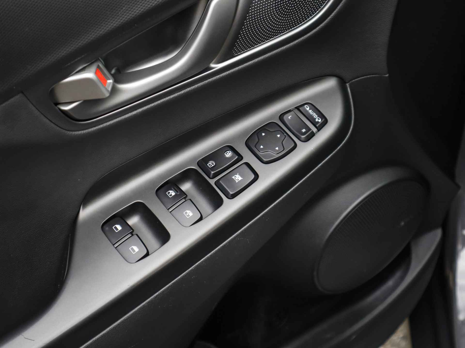 Hyundai KONA EV Premium 64 kWh (204PK) 1e-Eig, Hyundai-Dealer-Onderh, 12-Mnd-BOVAG, NL-Auto, Navigatie-Apple-Carplay/Android-Auto, Adaptive-Cruise-Control, Leer, Keyles-Entry/Start, Stoelverwarming/Ventilatie, Schuifdak, Leer, Premium-Audio, Privacy-Glas, - 19/41