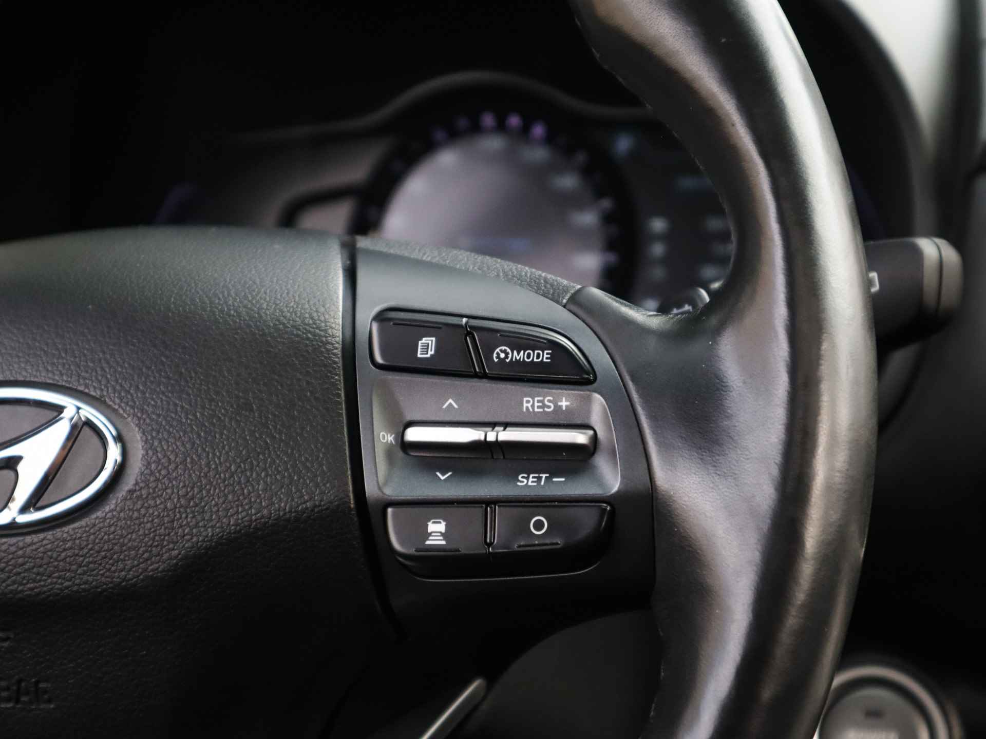 Hyundai KONA EV Premium 64 kWh (204PK) 1e-Eig, Hyundai-Dealer-Onderh, 12-Mnd-BOVAG, NL-Auto, Navigatie-Apple-Carplay/Android-Auto, Adaptive-Cruise-Control, Leer, Keyles-Entry/Start, Stoelverwarming/Ventilatie, Schuifdak, Leer, Premium-Audio, Privacy-Glas, - 27/41
