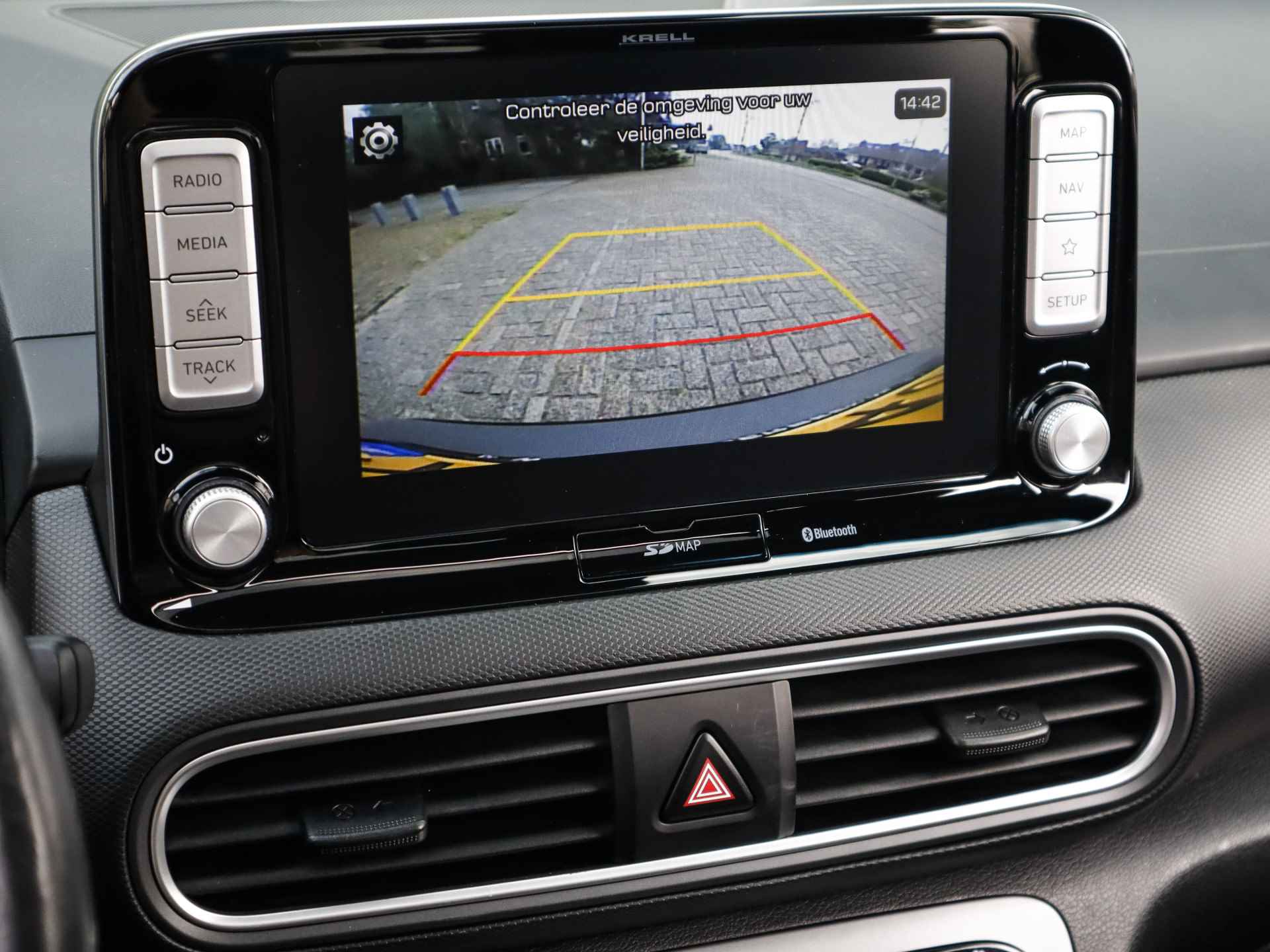 Hyundai KONA EV Premium 64 kWh (204PK) 1e-Eig, Hyundai-Dealer-Onderh, 12-Mnd-BOVAG, NL-Auto, Navigatie-Apple-Carplay/Android-Auto, Adaptive-Cruise-Control, Leer, Keyles-Entry/Start, Stoelverwarming/Ventilatie, Schuifdak, Leer, Premium-Audio, Privacy-Glas, - 32/41