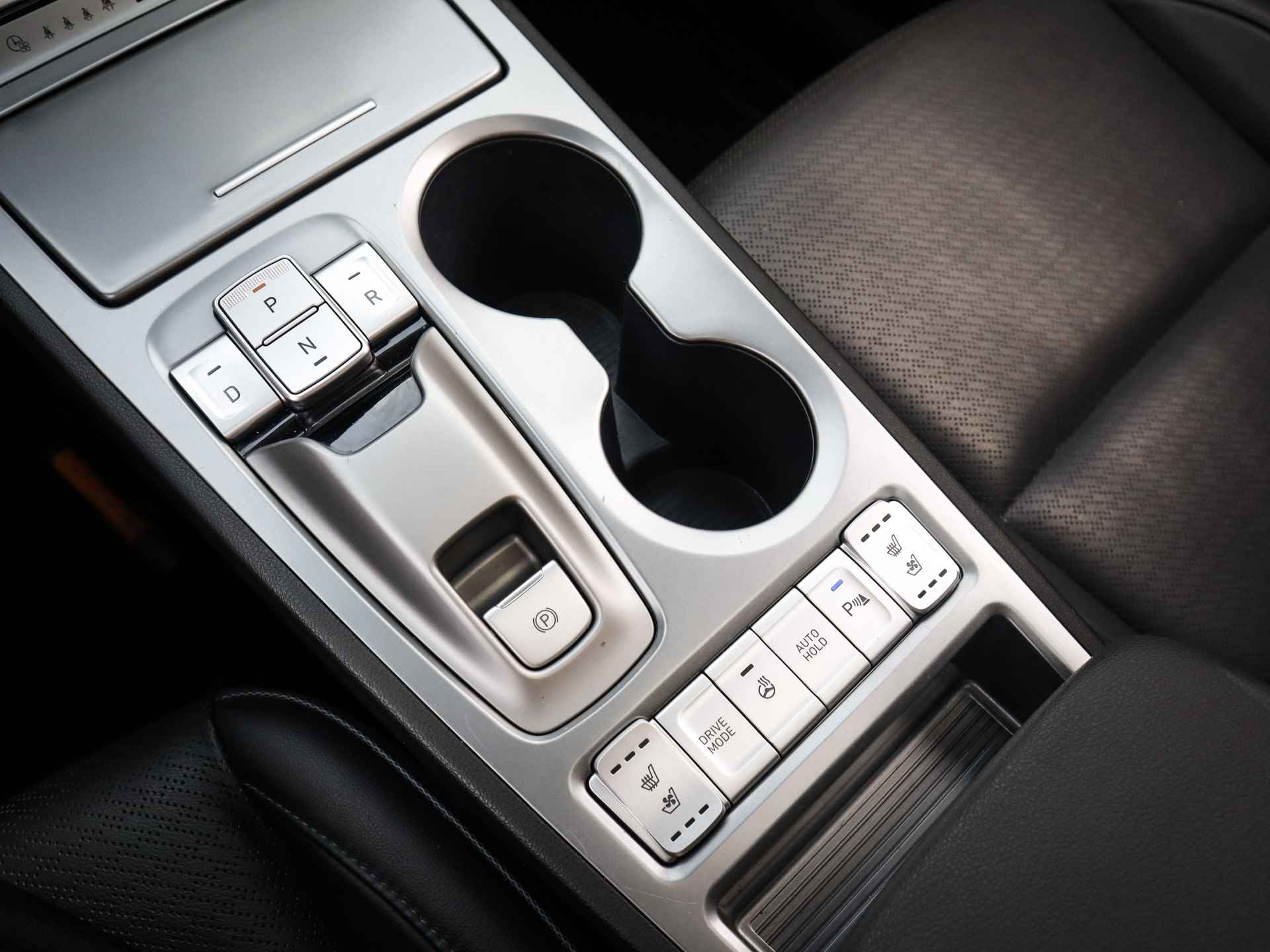 Hyundai KONA EV Premium 64 kWh (204PK) 1e-Eig, Hyundai-Dealer-Onderh, 12-Mnd-BOVAG, NL-Auto, Navigatie-Apple-Carplay/Android-Auto, Adaptive-Cruise-Control, Leer, Keyles-Entry/Start, Stoelverwarming/Ventilatie, Schuifdak, Leer, Premium-Audio, Privacy-Glas, - 34/41