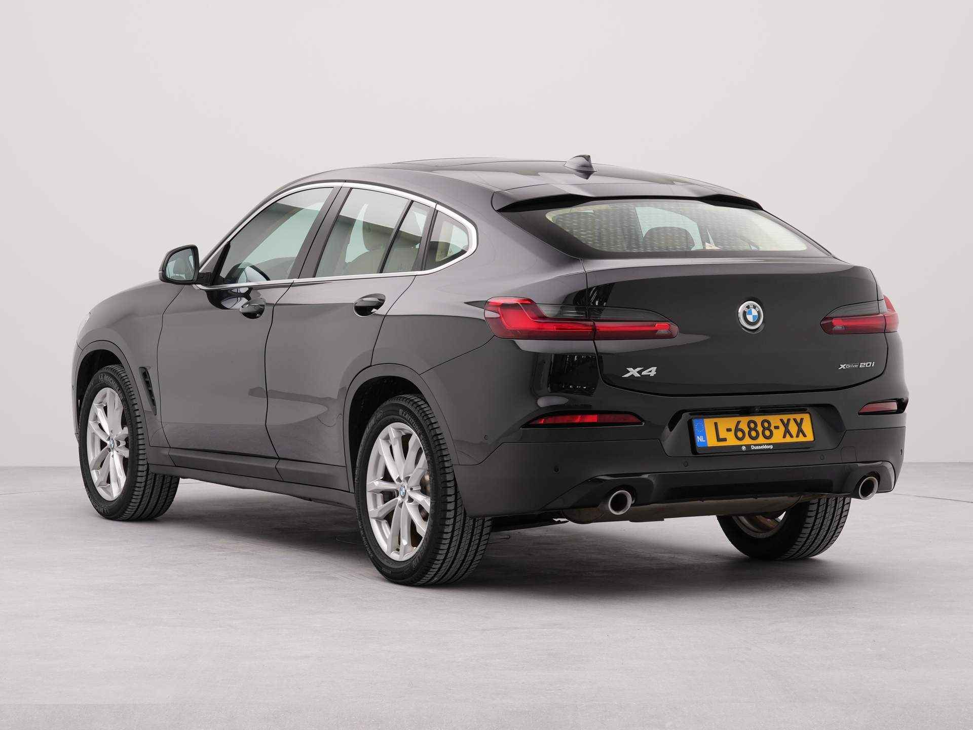 BMW X4 xDrive20i Business Edition Plus 184 pk Automaat | Panoramadak | Leder | Climate Control | - 3/52