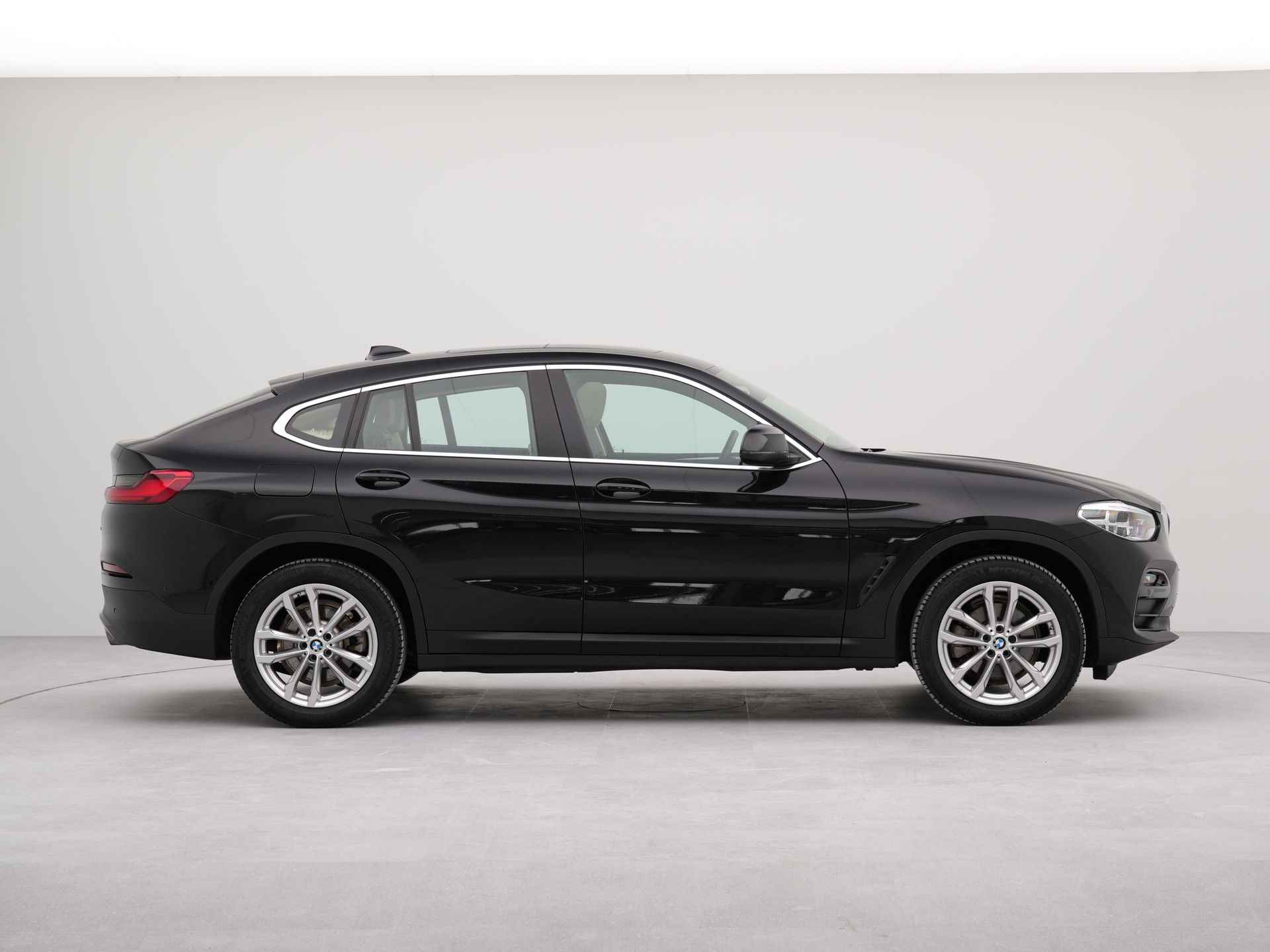 BMW X4 xDrive20i Business Edition Plus 184 pk Automaat | Panoramadak | Leder | Climate Control | - 42/52