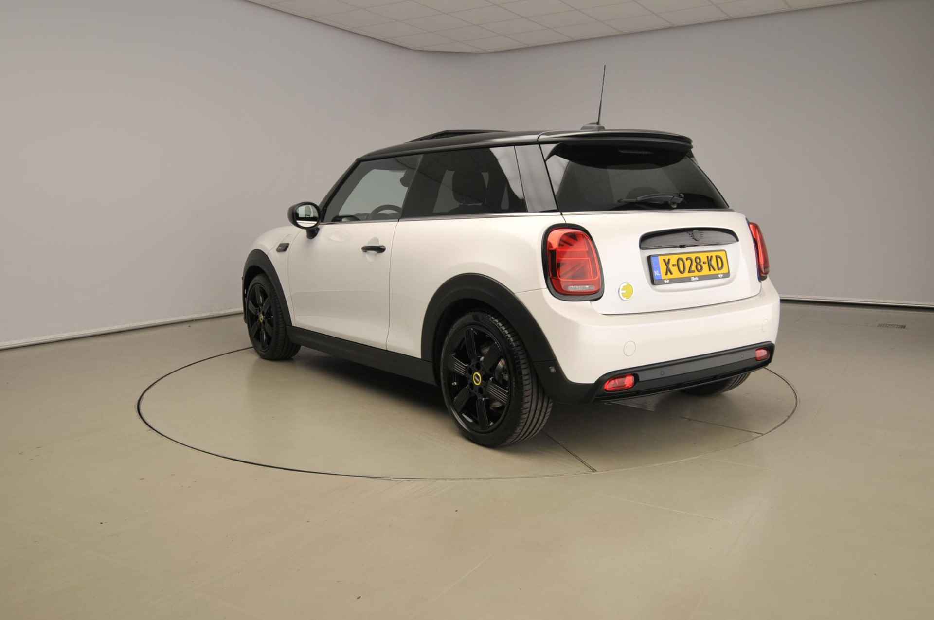 MINI 3-deurs Electric Cooper SE Camden Edition | Premium Plus | Leder | Panoramadak | Achteruitrijcamera | Alu velgen 17" | Harman/Kardon | Navigatie - 4/40