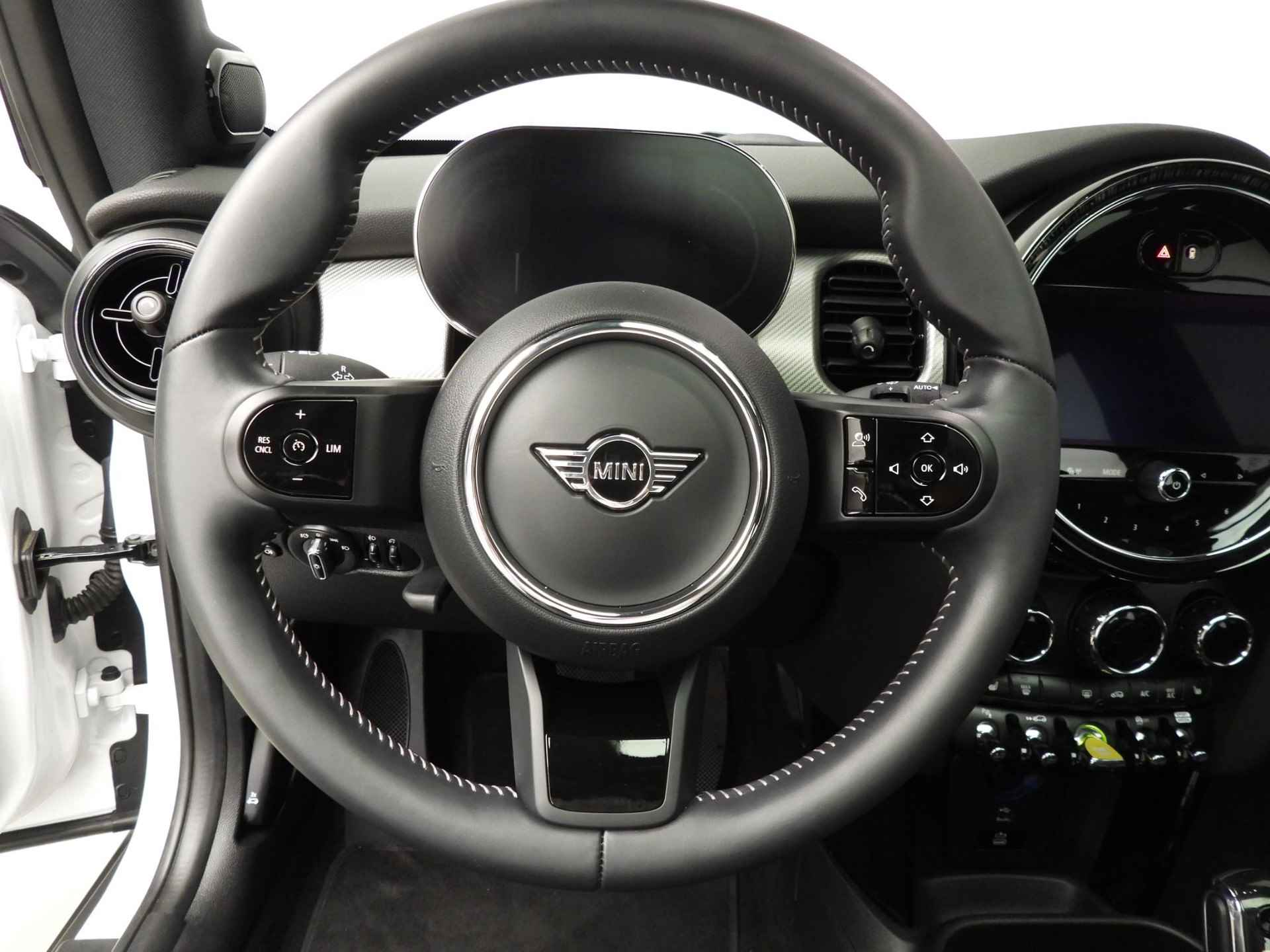 MINI 3-deurs Electric Cooper SE Camden Edition | Premium Plus | Leder | Panoramadak | Achteruitrijcamera | Alu velgen 17" | Harman/Kardon | Navigatie - 7/40