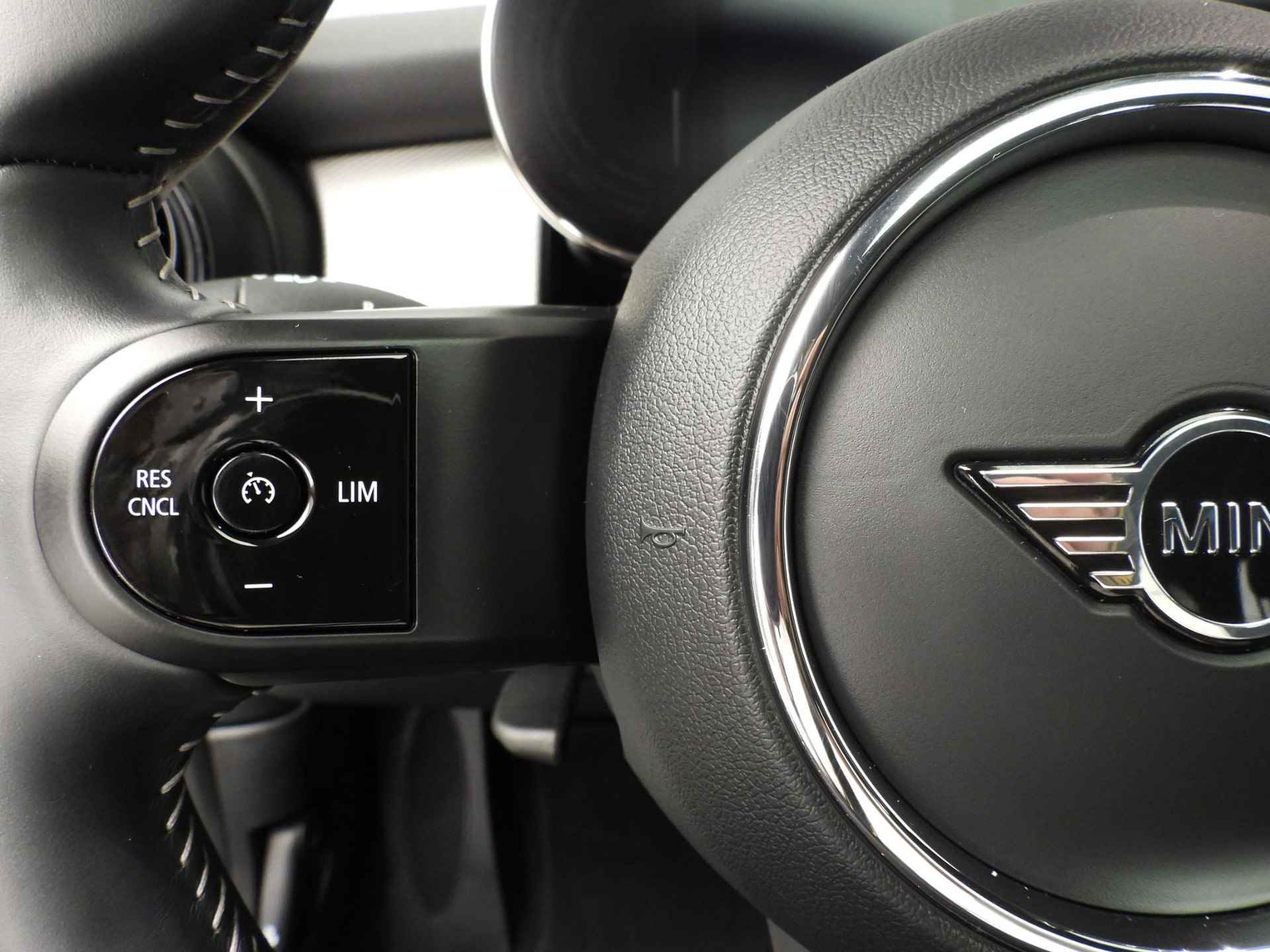 MINI 3-deurs Electric Cooper SE Camden Edition | Premium Plus | Leder | Panoramadak | Achteruitrijcamera | Alu velgen 17" | Harman/Kardon | Navigatie - 14/40