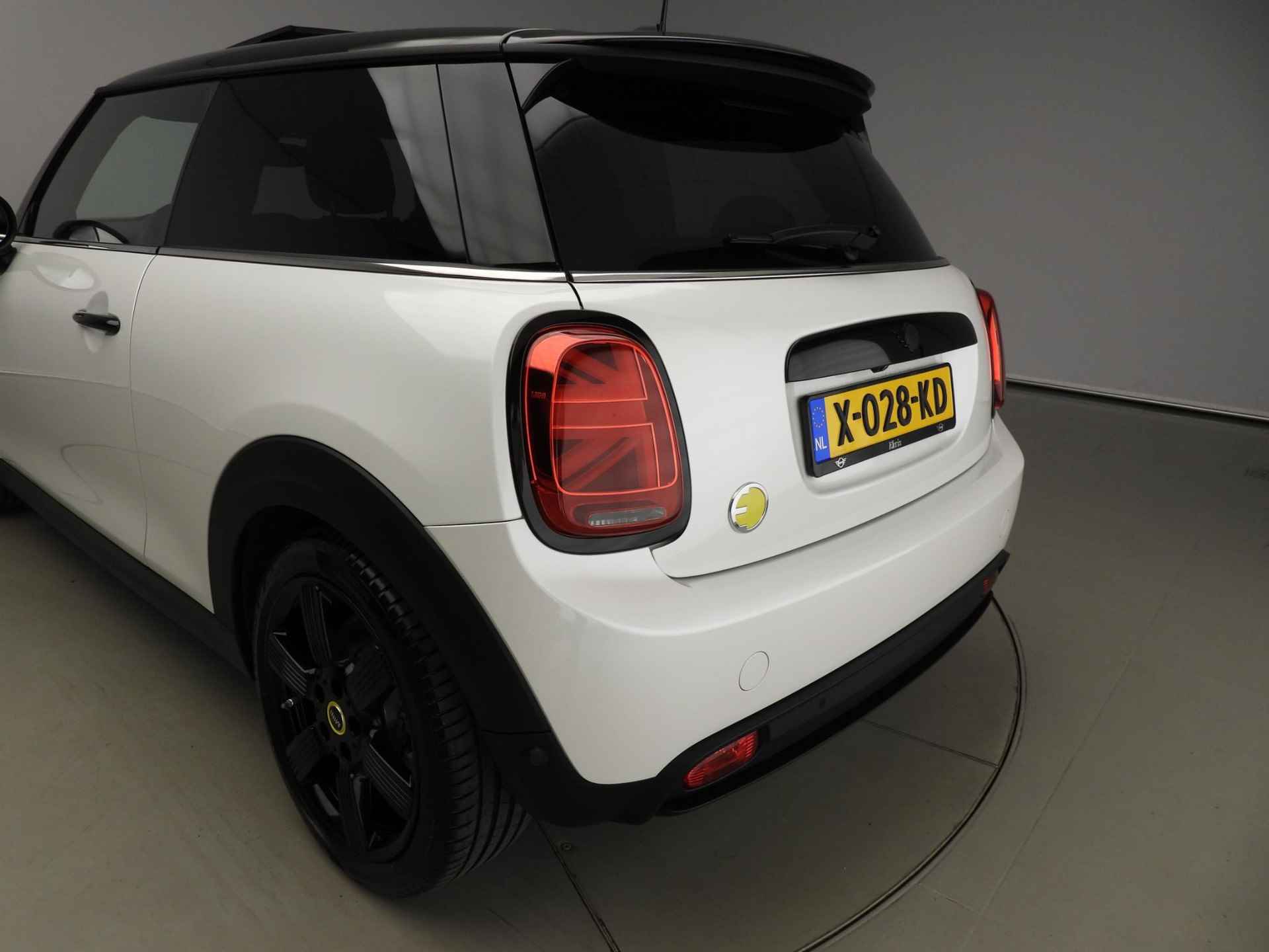 MINI 3-deurs Electric Cooper SE Camden Edition | Premium Plus | Leder | Panoramadak | Achteruitrijcamera | Alu velgen 17" | Harman/Kardon | Navigatie - 36/40