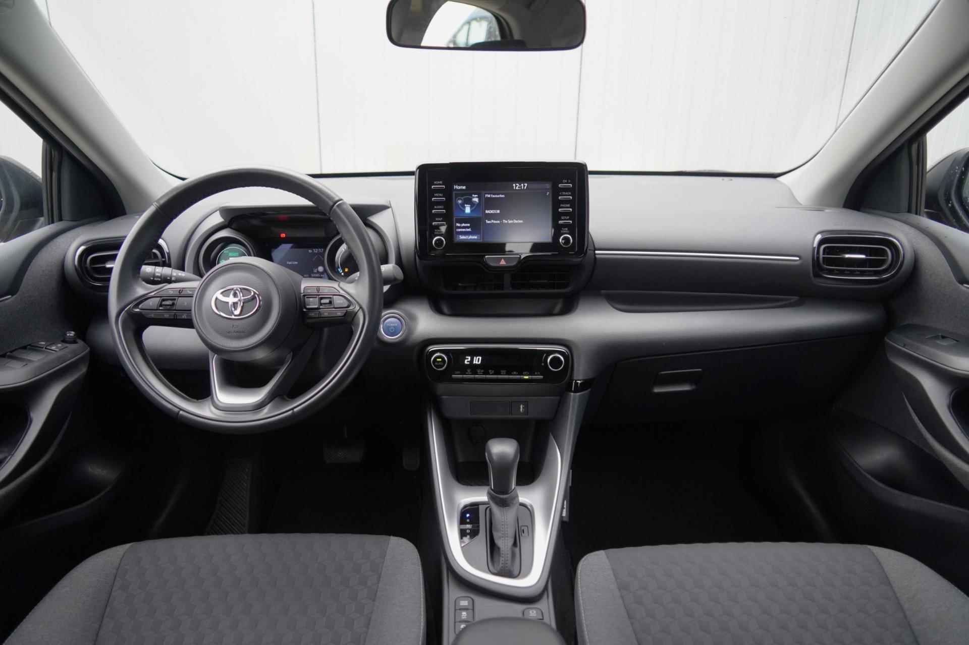 Toyota Yaris 1.5 Hybrid Dynamic / NL-Auto / 50dkm NAP / 1e Eigenaar / Incl. BTW / Camera / Cruise / Climate - 10/35