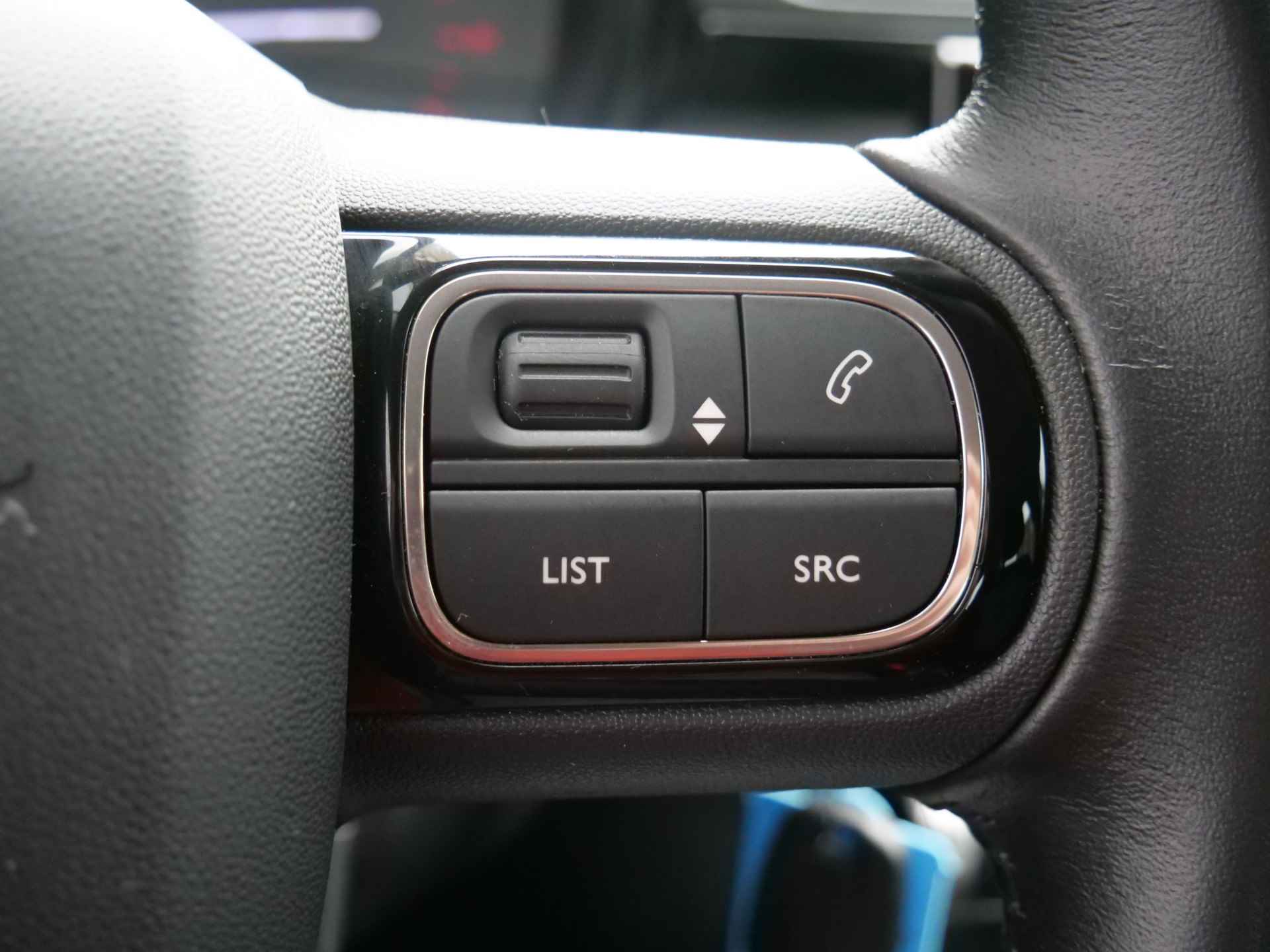 Citroën C3 1.2 PureTech 82pk Feel Pack Navigatie / LED/ Parkeersensoren / Climate - 28/33