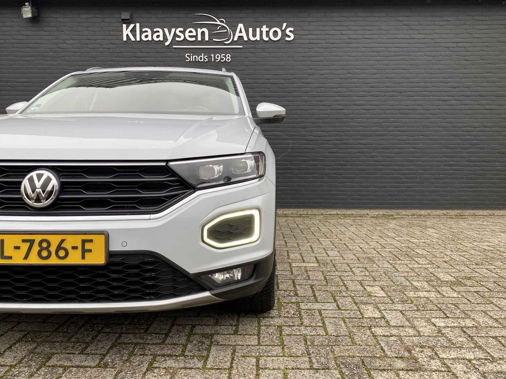 Volkswagen T-Roc 1.5 TSI Sport | 1e eigenaar | dealer onderhouden | panoramadak | apple carplay | wit metallic | digitale cockpit - 13/44