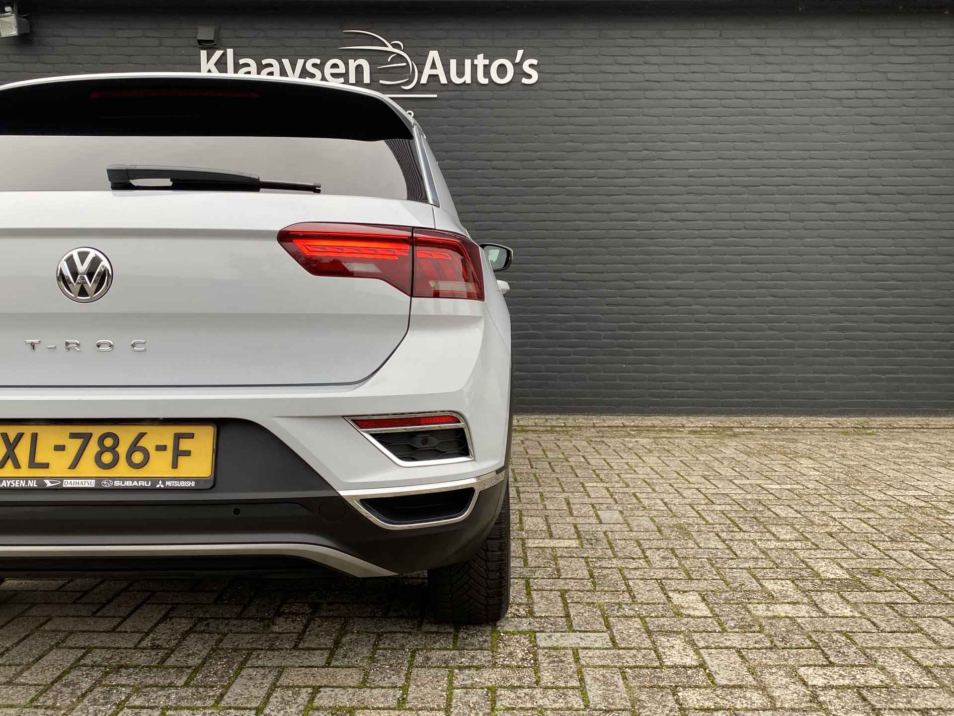 Volkswagen T-Roc 1.5 TSI Sport | 1e eigenaar | dealer onderhouden | panoramadak | apple carplay | wit metallic | digitale cockpit - 16/44