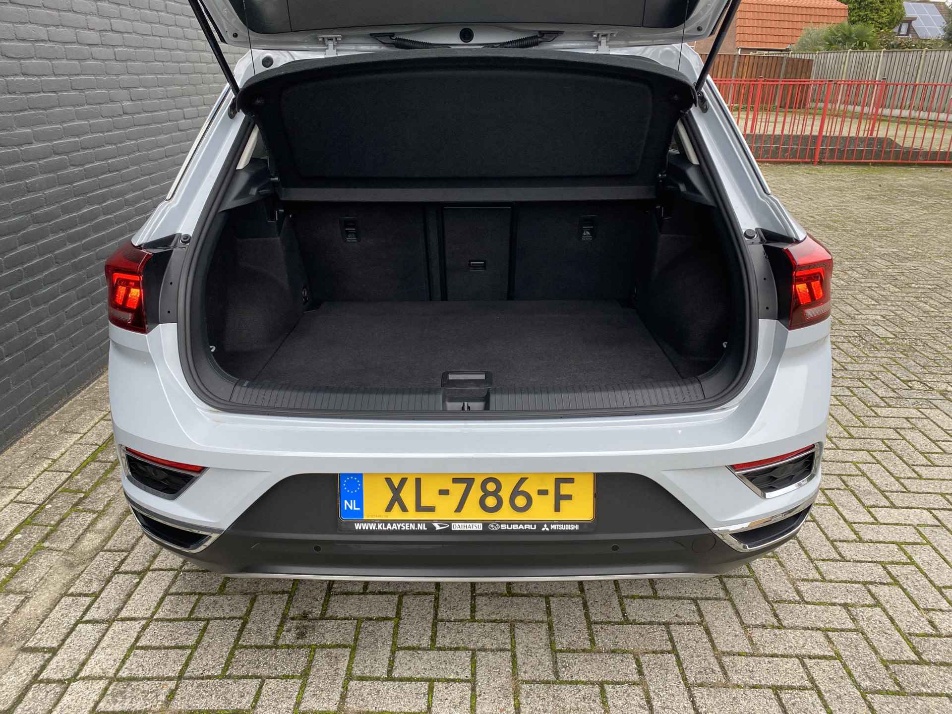 Volkswagen T-Roc 1.5 TSI Sport | 1e eigenaar | dealer onderhouden | panoramadak | apple carplay | wit metallic | digitale cockpit - 24/44