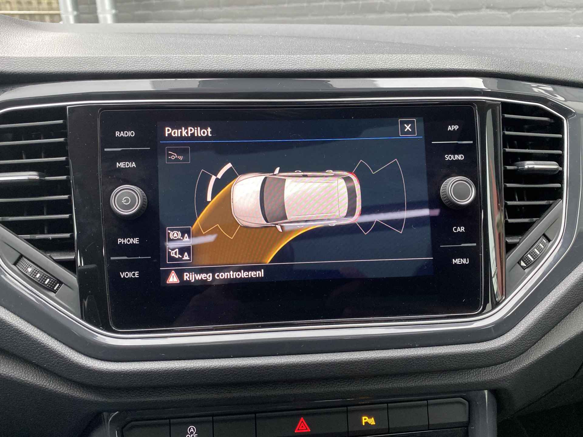 Volkswagen T-Roc 1.5 TSI Sport | 1e eigenaar | dealer onderhouden | panoramadak | apple carplay | wit metallic | digitale cockpit - 31/44