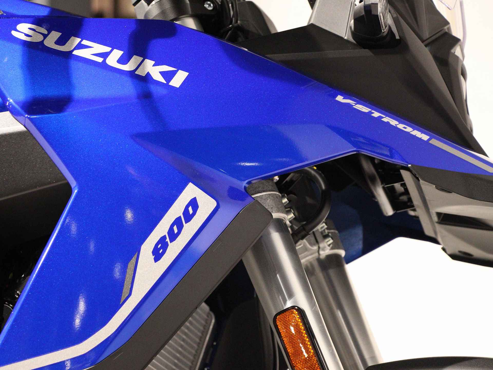 Suzuki V-STROM 800 - 10/13